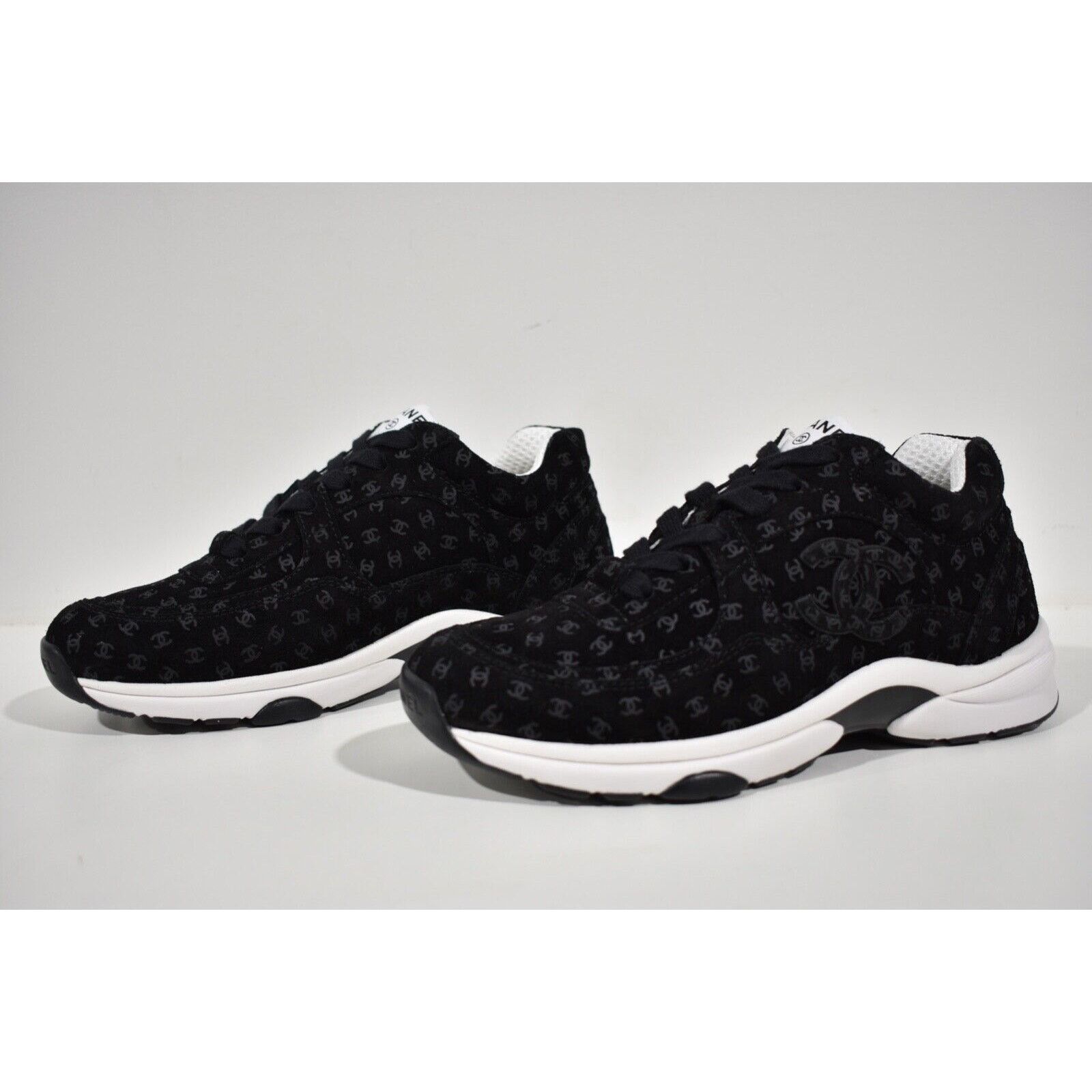 Chanel 22A Printed CC Logo White Flat Runner Trainer Sneaker 37.5 Size US 7.5 / IT 37.5 - 9 Thumbnail