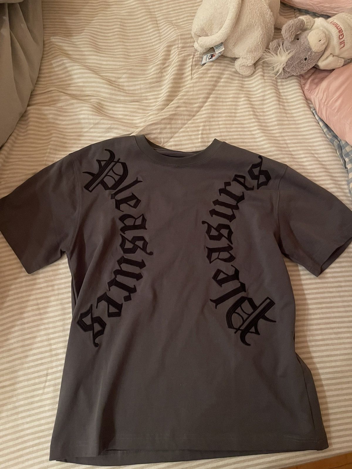 Pleasures “Pleasures” Logo Tee Size US S / EU 44-46 / 1 - 2 Thumbnail
