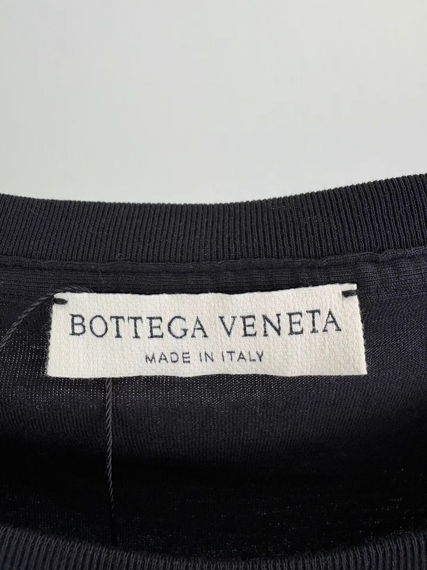 Bottega Veneta BOTTEGA VENETA BV Triangle Logo Black Short Sleeve K1 Size US L / EU 52-54 / 3 - 3 Thumbnail