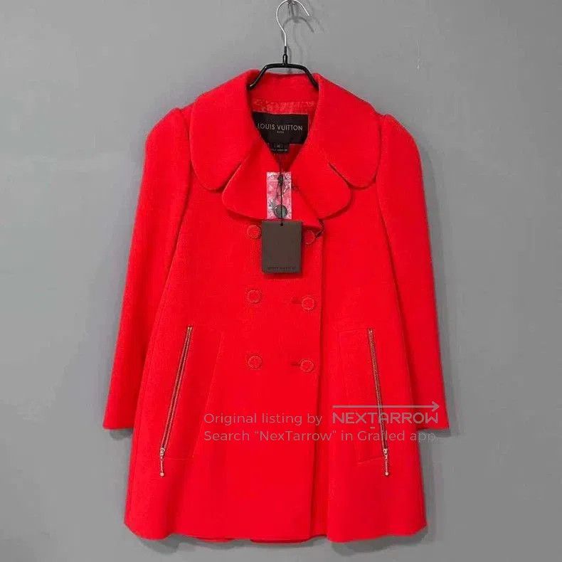 Louis Vuitton Louis Vuitton Ruffled Collar Double-Breasted Coat. Size US M / EU 48-50 / 2 - 1 Thumbnail