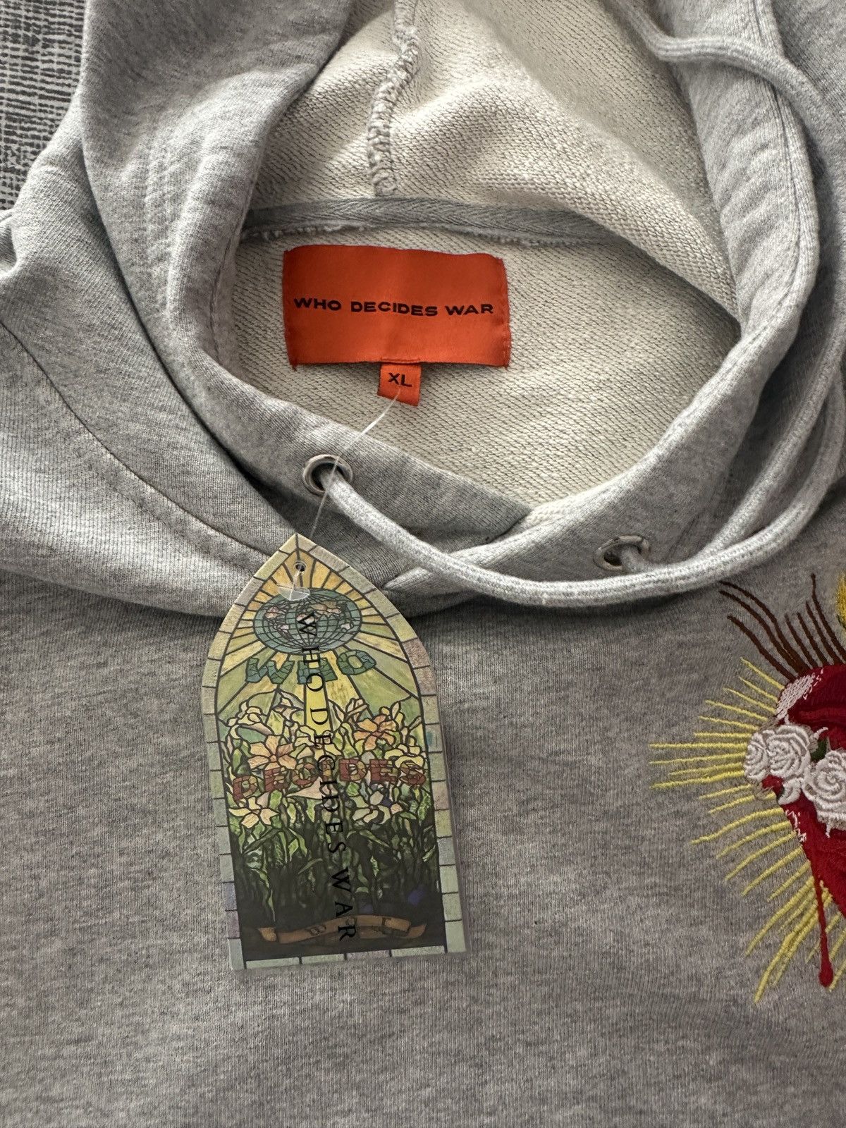 Who Decides War WDW Crest Sacred Heart Hooded pullover Size US XL / EU 56 / 4 - 6 Thumbnail