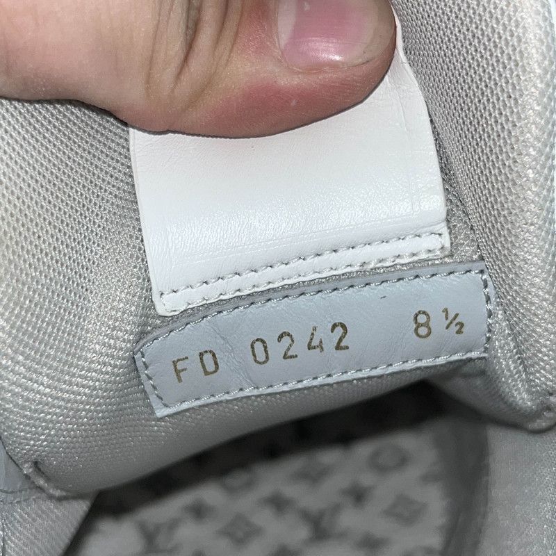 Louis Vuitton Louis Vuitton Trainer White Low-Top Fashion Sneakers -2508 Size US 9 / EU 42 - 2 Thumbnail