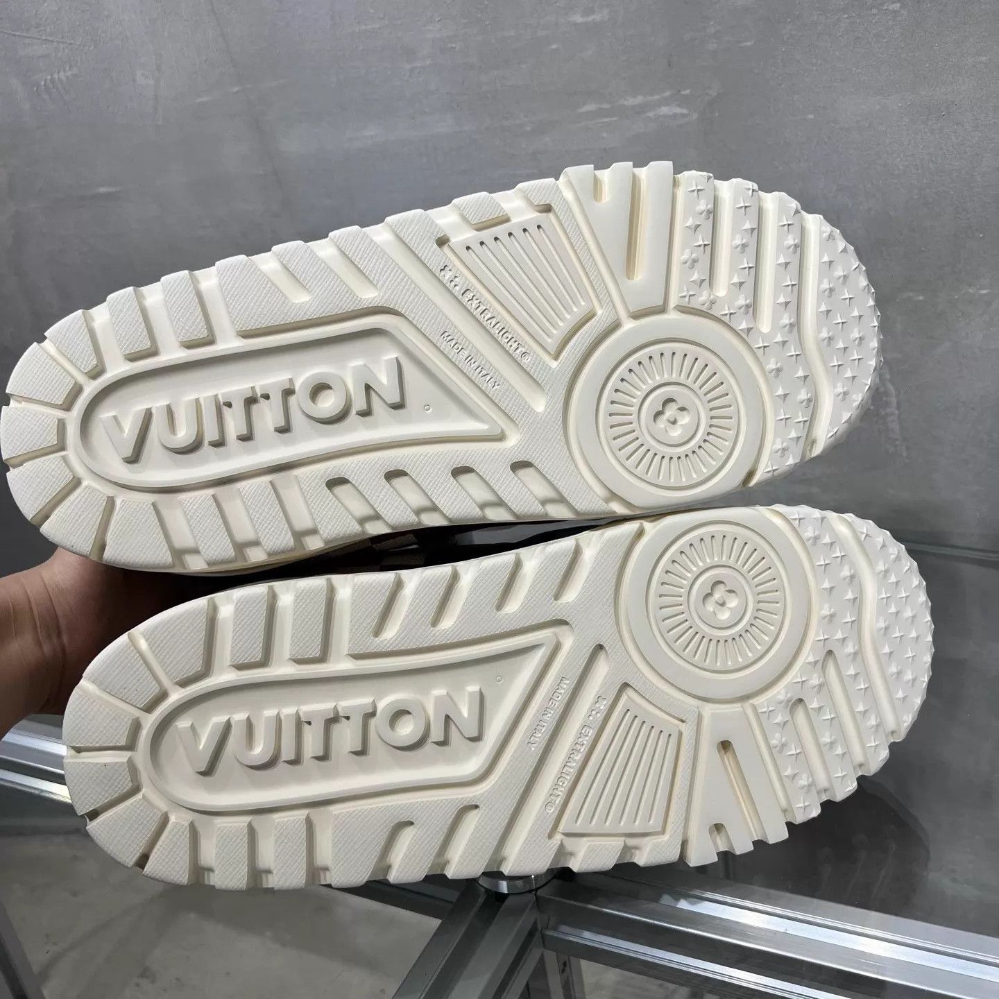 Louis Vuitton LV Trainer White Brown Monogram Pangding UK9/43 Size US 10 / EU 43 - 7 Thumbnail