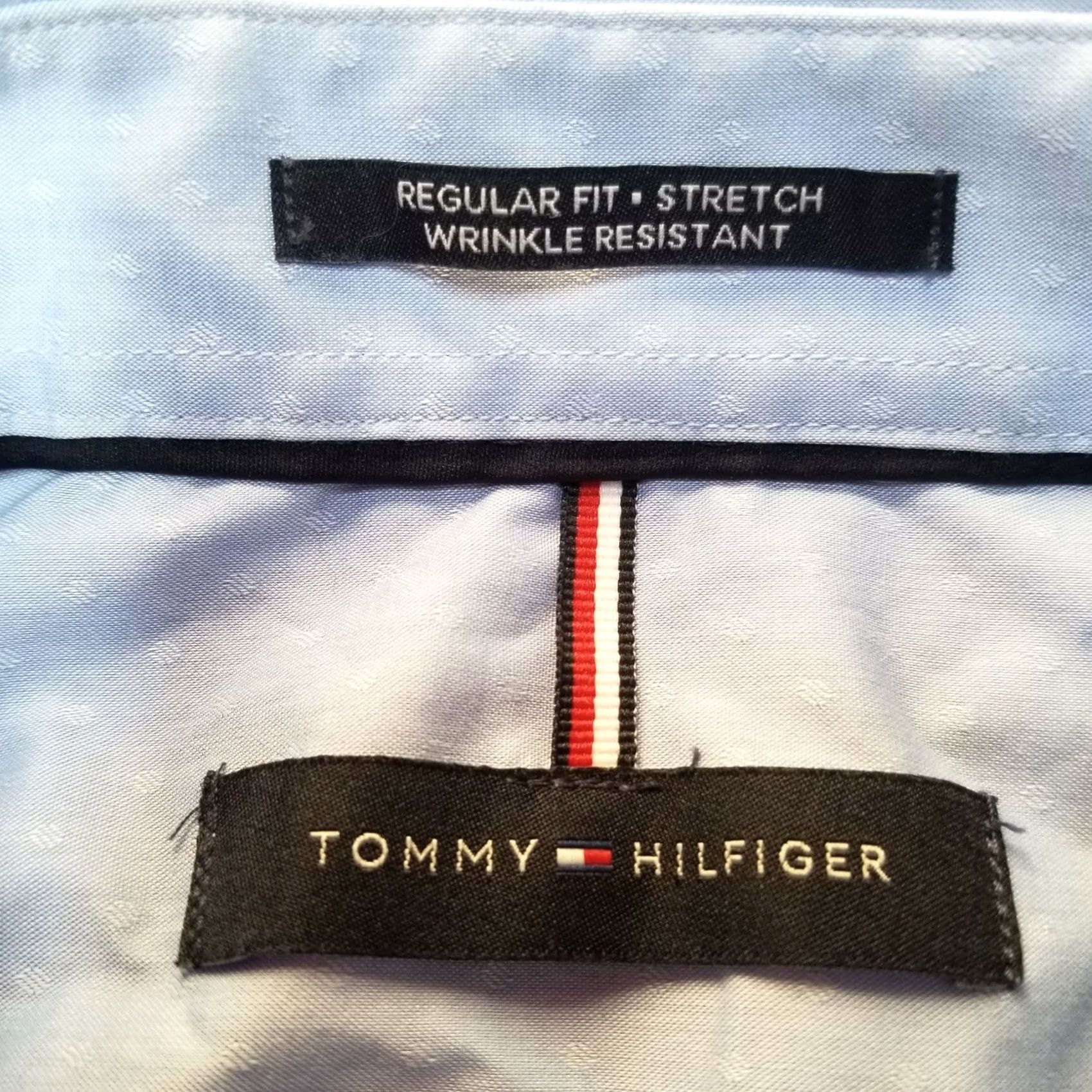Tommy Hilfiger Tommy Hilfiger Men's Regular Fit Stretch Wrinkle Resistant Dress Shirt Medium 15-15.5 Blue Size US L / EU 52-54 / 3 - 4 Thumbnail