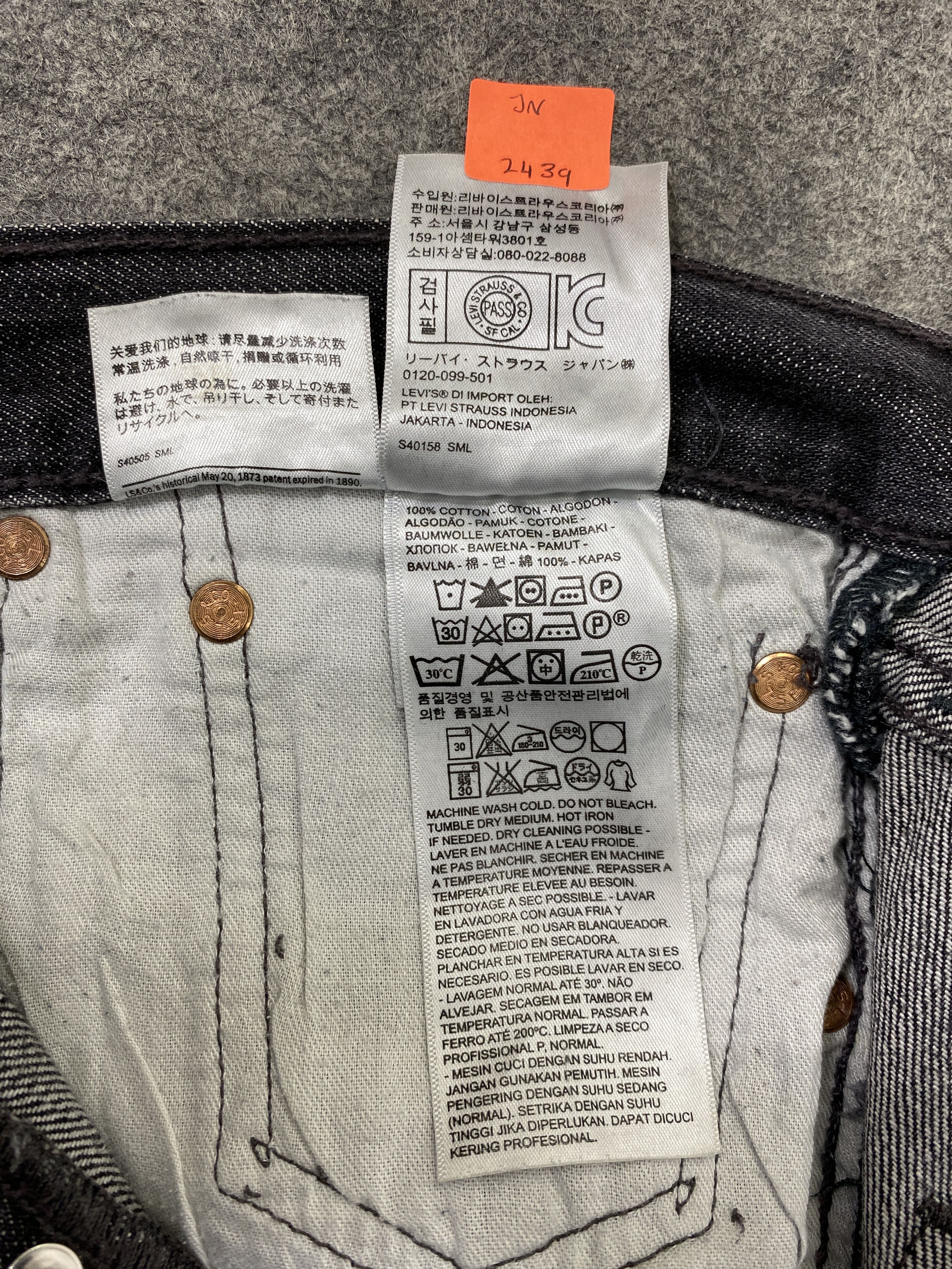 Levi's Distressed Black Vintage Levi's 501 35x34 Denim -JN2439 Size US 35 - 9 Thumbnail