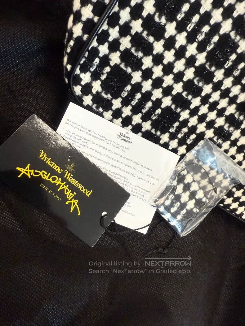 Vivienne Westwood Vivienne Westwood size os Badge black and white checkered b Size ONE SIZE - 4 Thumbnail