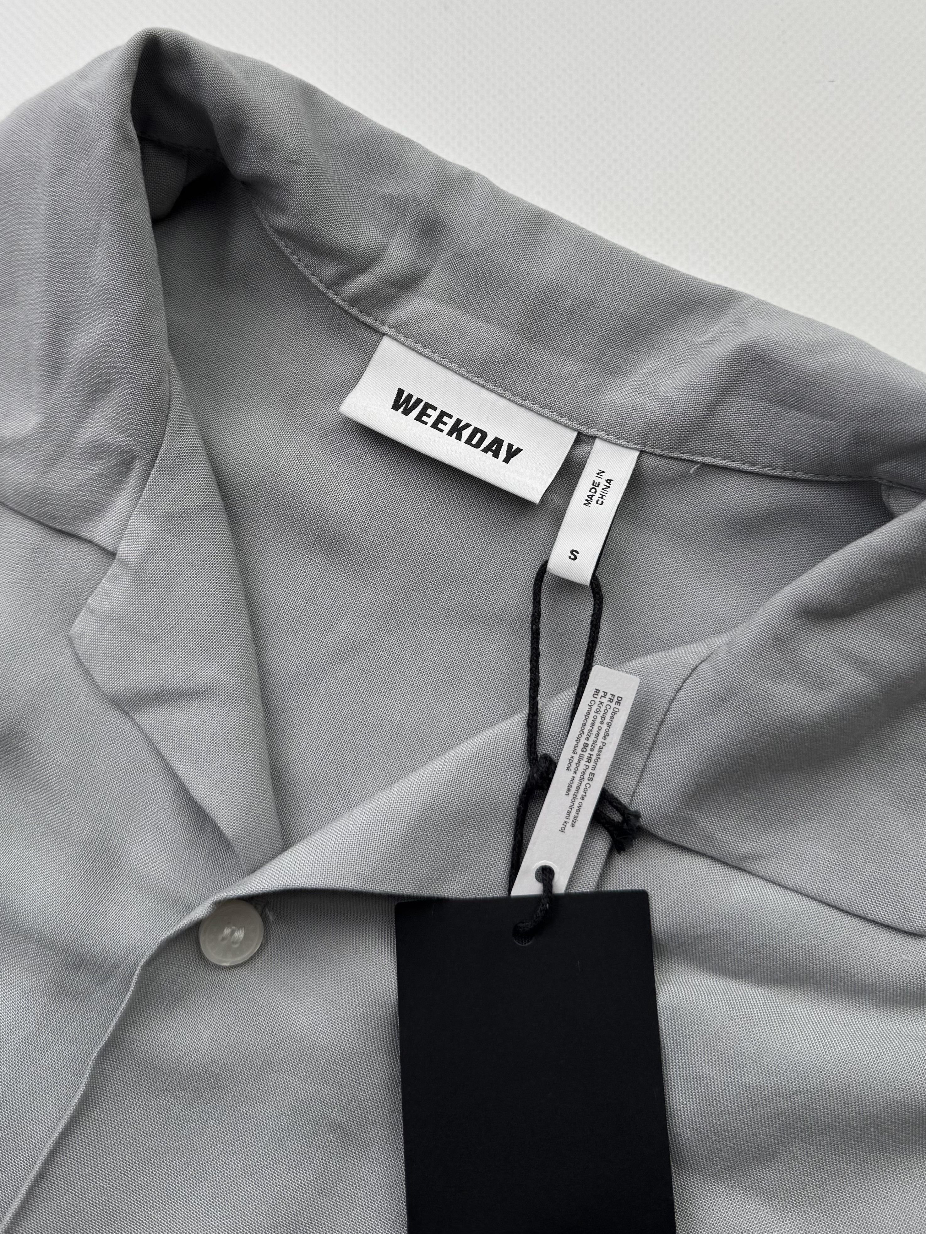 Weekday Weekday Viscose Oversized Shirt Short Sleeve (145) Size US S / EU 44-46 / 1 - 5 Thumbnail