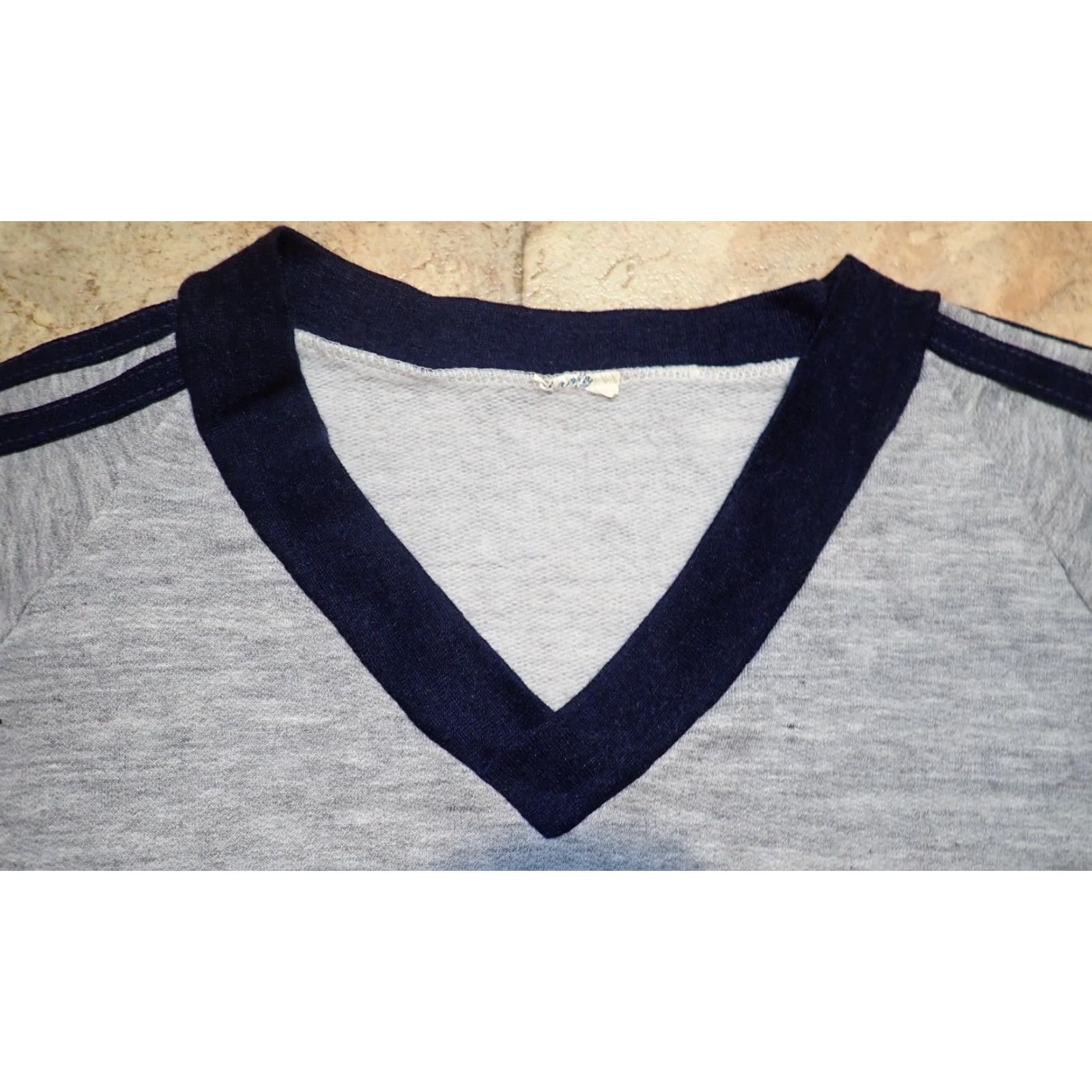 Vintage VINTAGE 60s Sportswear Acrylic Raglan Sweatshirt Adult Medium Heather Gray Split V-Neck Rockabilly Mens Size US M / EU 48-50 / 2 - 5 Thumbnail