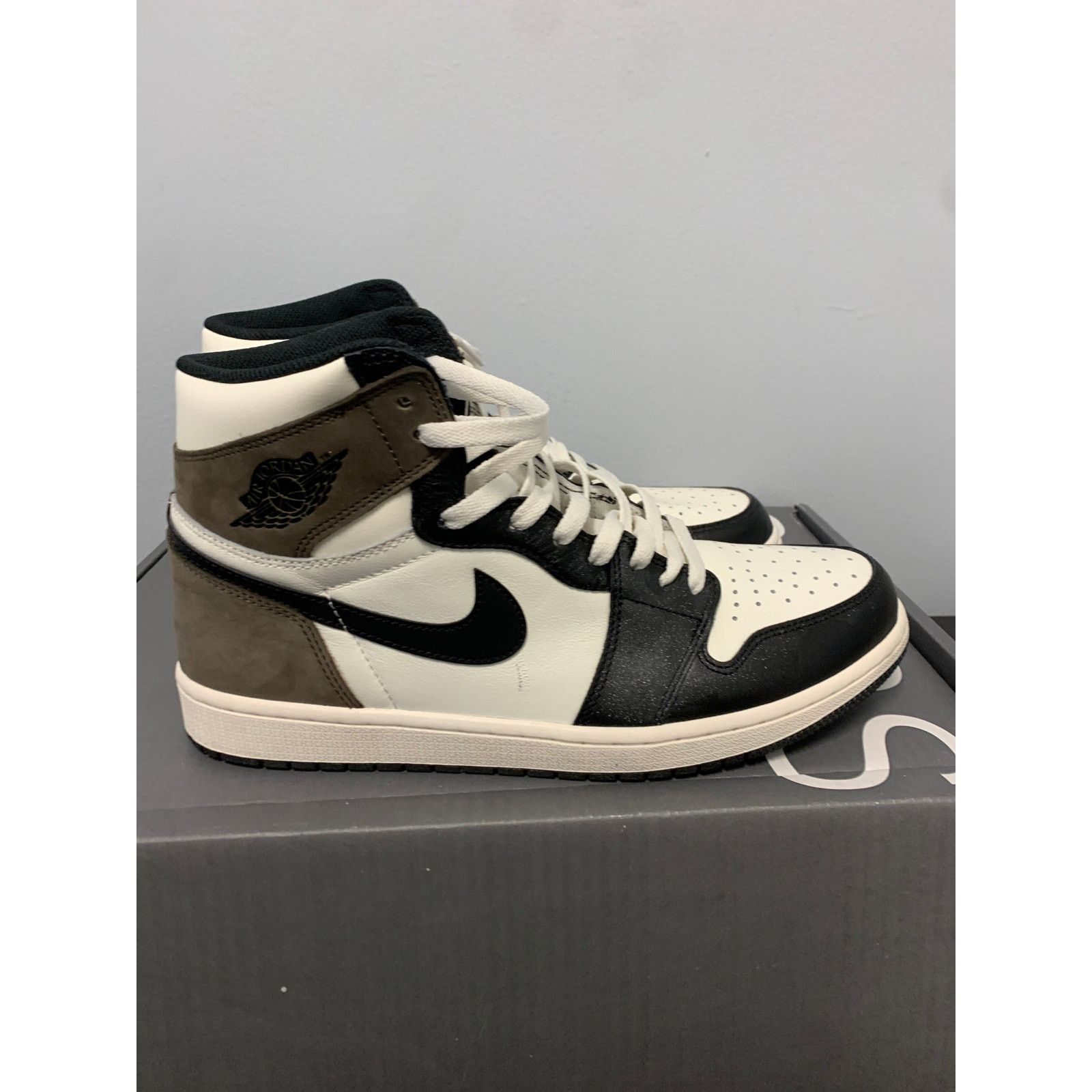 Nike Nike Air Jordan 1 Retro High Dark Mocha Size 11 Used Size US 11 / EU 44 - 3 Thumbnail