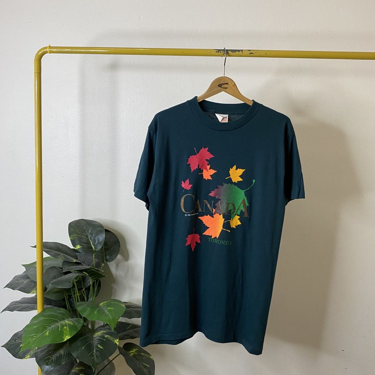 Vintage 1980s Toronto Canada Signature Maple Leaves T Shirt Size US M / EU 48-50 / 2 - 1 Thumbnail