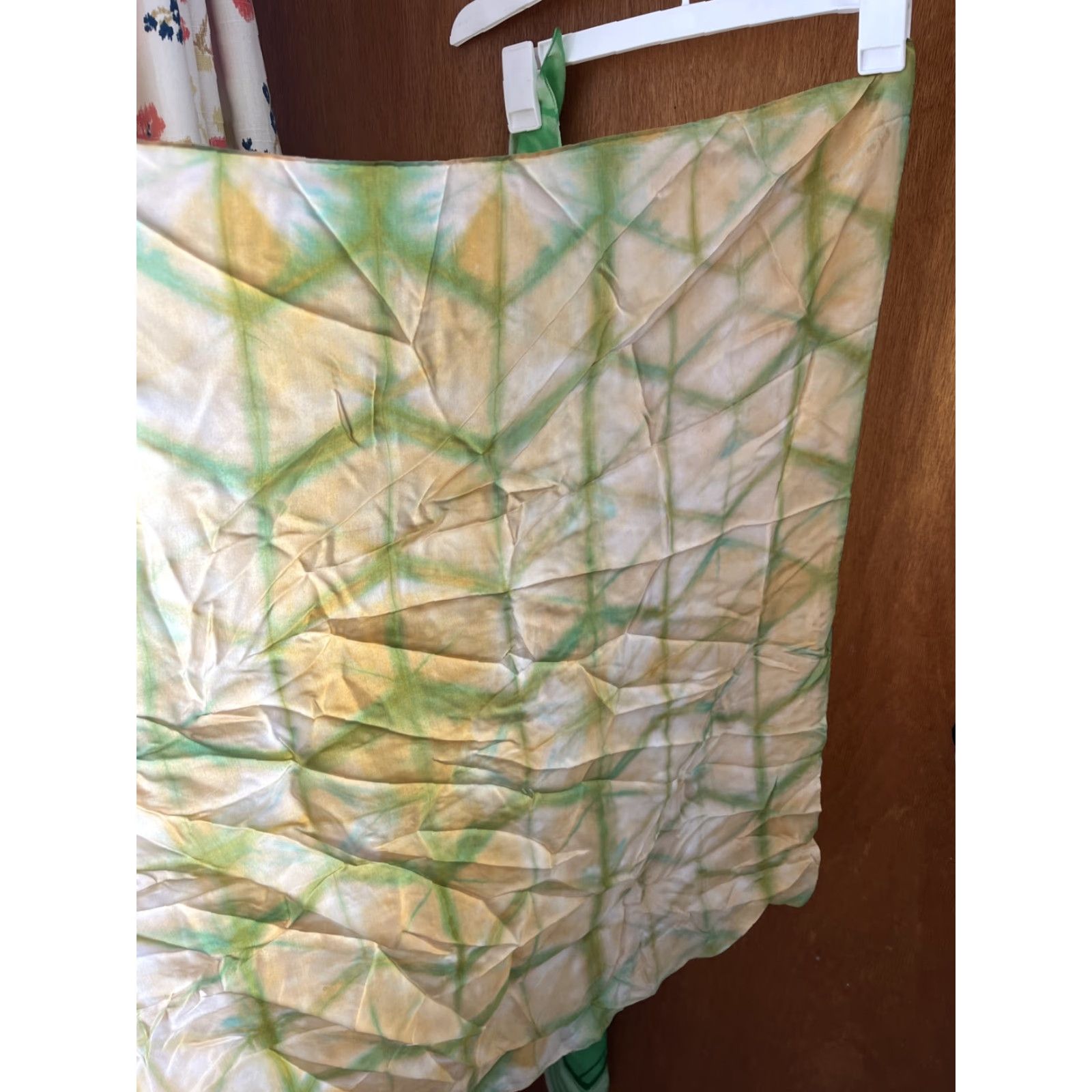 Vintage VINTAGE Unbranded Green Silk Scarves Women's Square Scarves Holiday Fashion St. Patrick's Day Size ONE SIZE - 2 Thumbnail