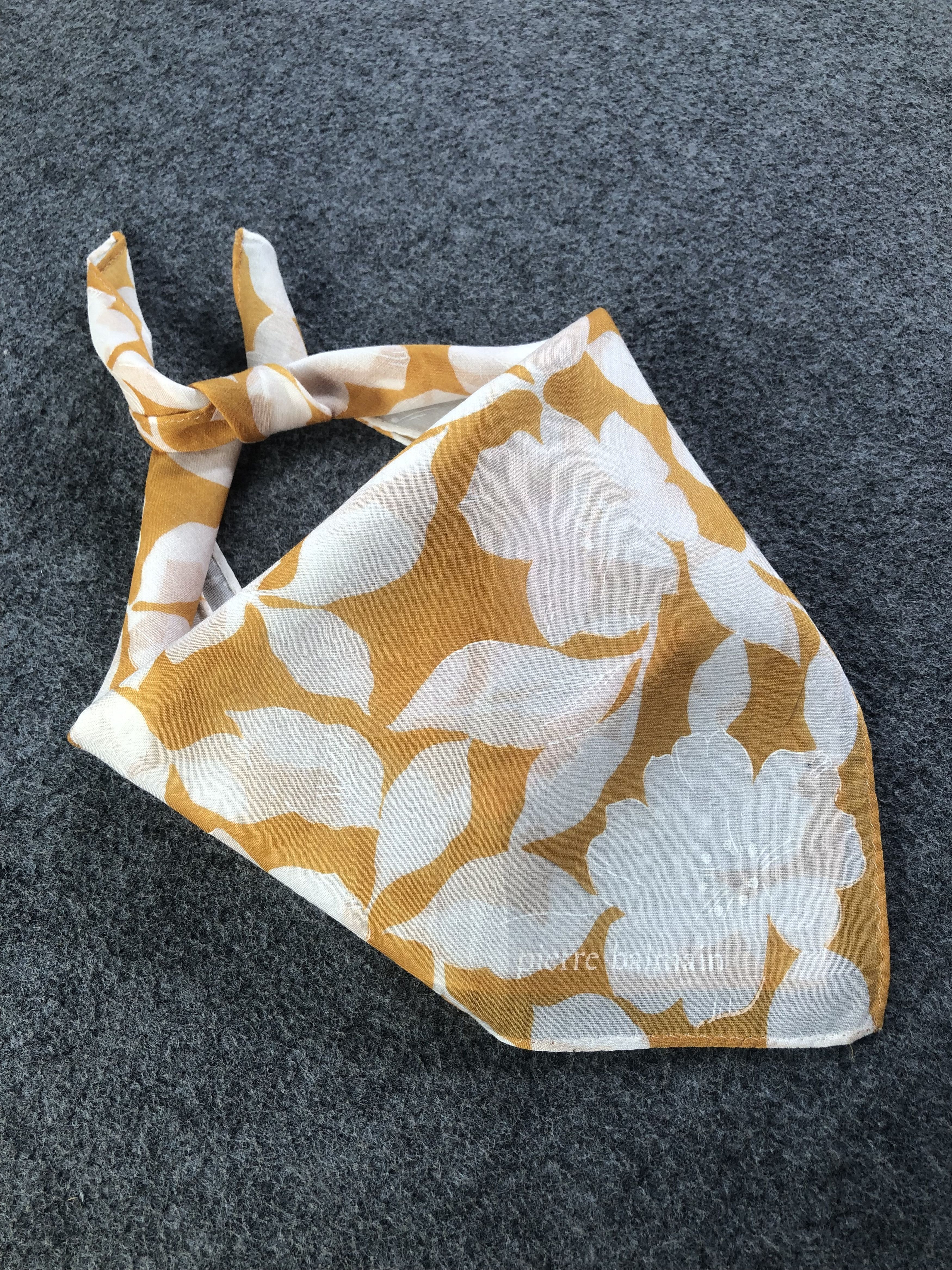 Pierre Balmain Pierre Balmain Handkerchief / Bandana / Neckerchief Size ONE SIZE - 1 Thumbnail
