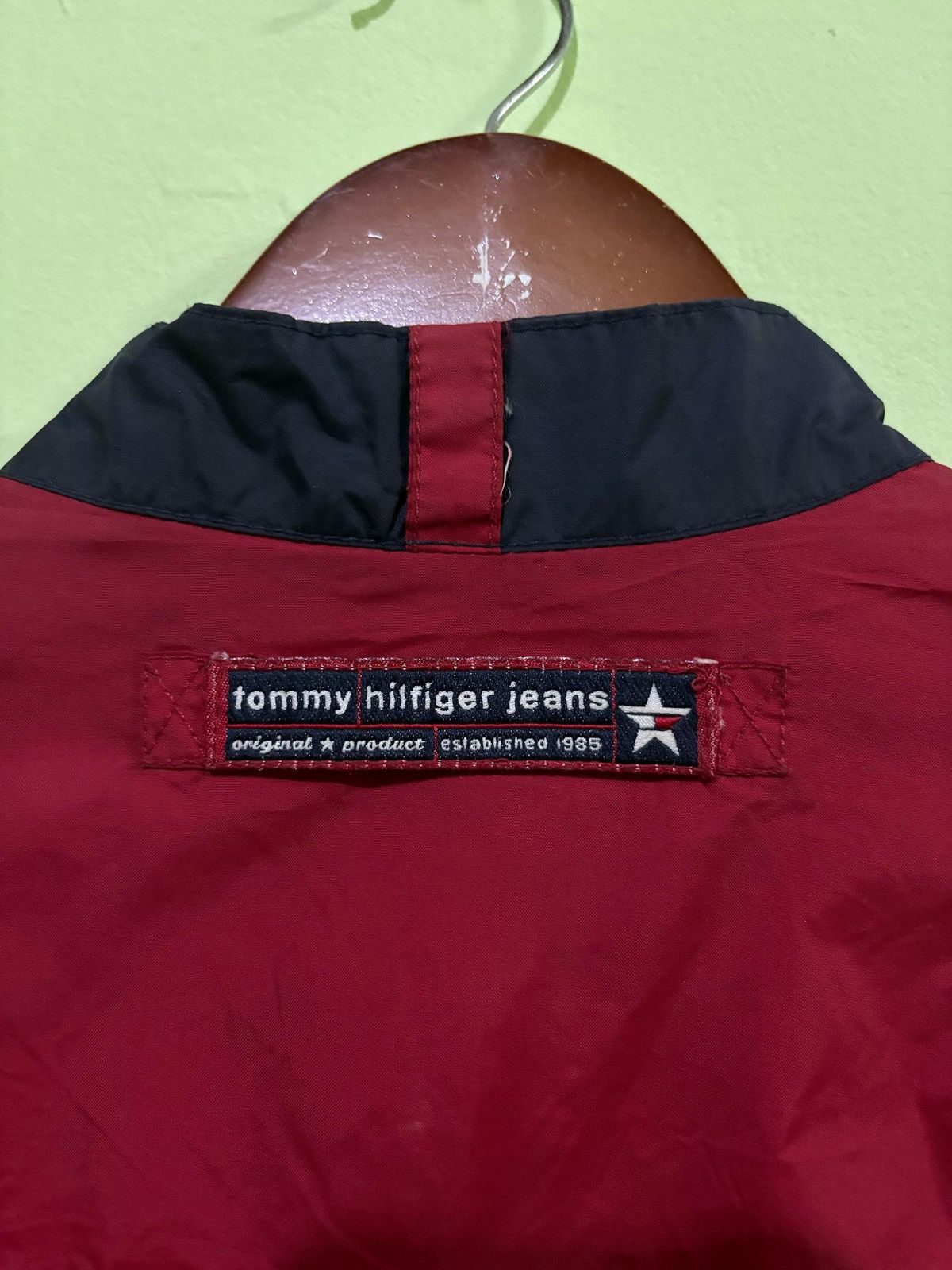 Tommy Hilfiger × Tommy Jeans Vintage Tommy Jeans Tommy Hilfiger Windbreaker Jacket Logo Size US L / EU 52-54 / 3 - 8 Thumbnail