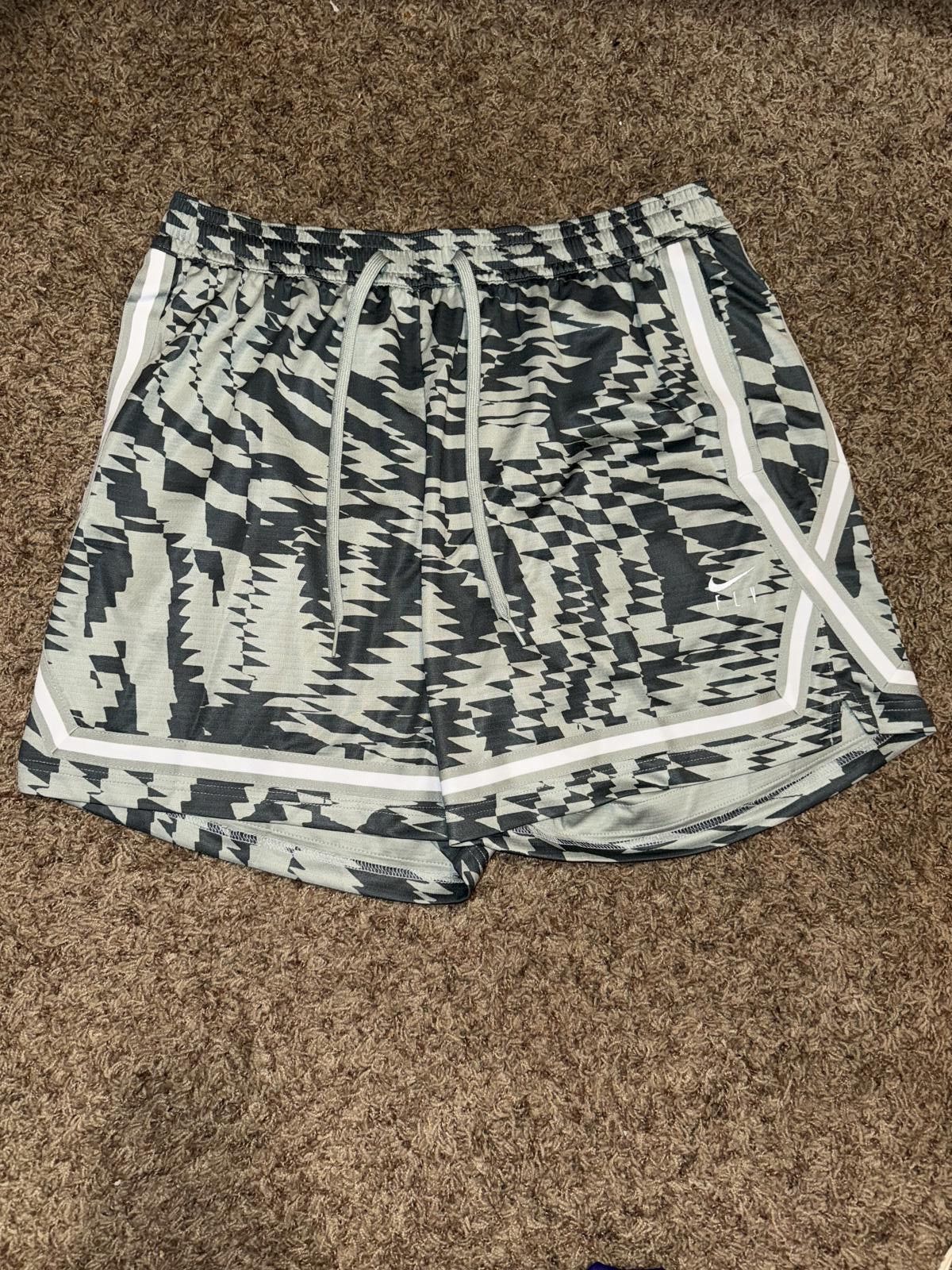 Nike Nike Women’s-Tall Swoosh Fly Crossover Dri-FIT Green Shorts Sample Size 40" / US 18 - 1 Thumbnail