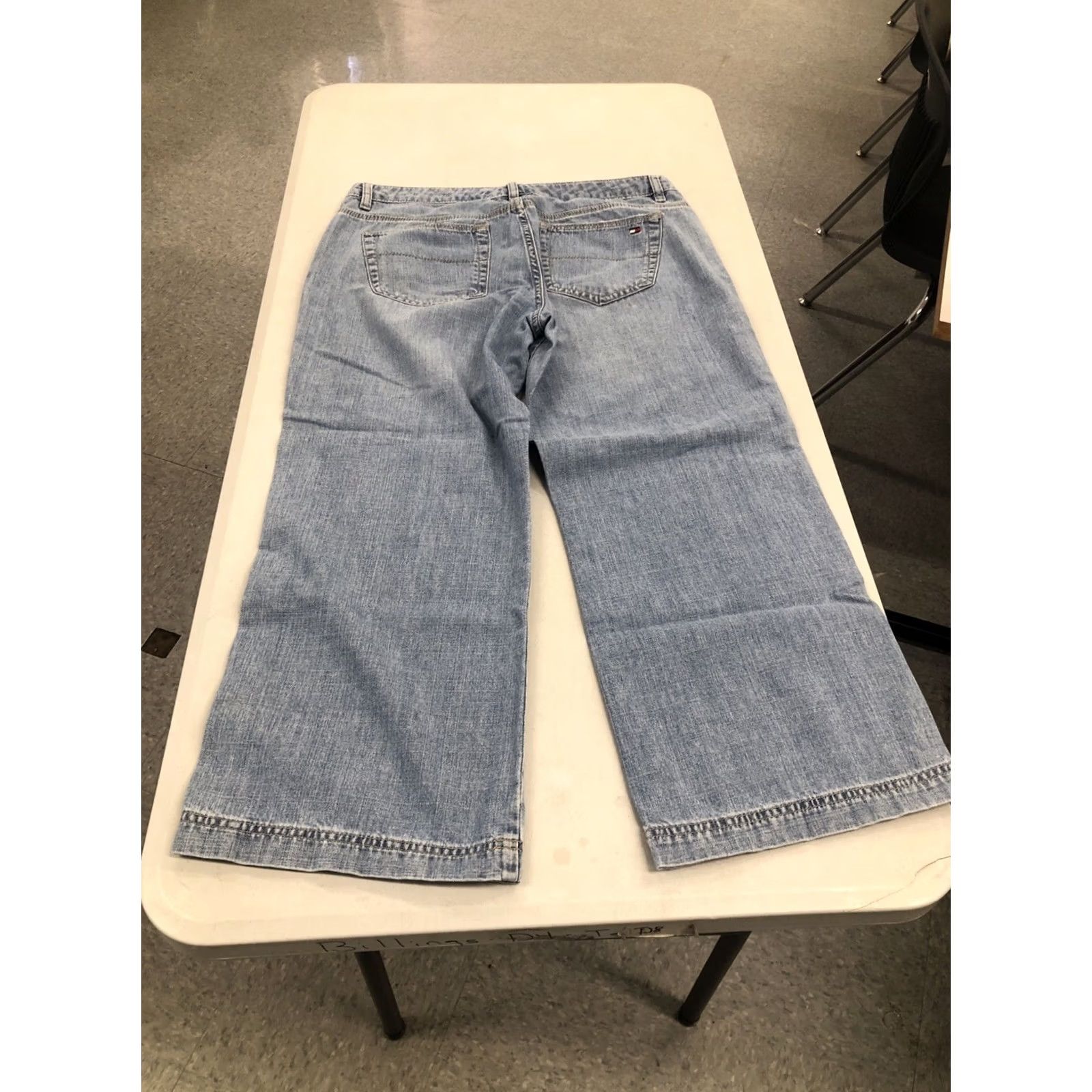 Tommy Hilfiger VINTAGE Tommy Hilfiger Jeans Capri Women 10 Blue 100% Cotton Logo 90s Retro Hipster Mids Rise 25in Inseam 32in Waist 25in 5-Pocket Denim Slim? Size 32" / US 10 / IT 46 - 4 Thumbnail