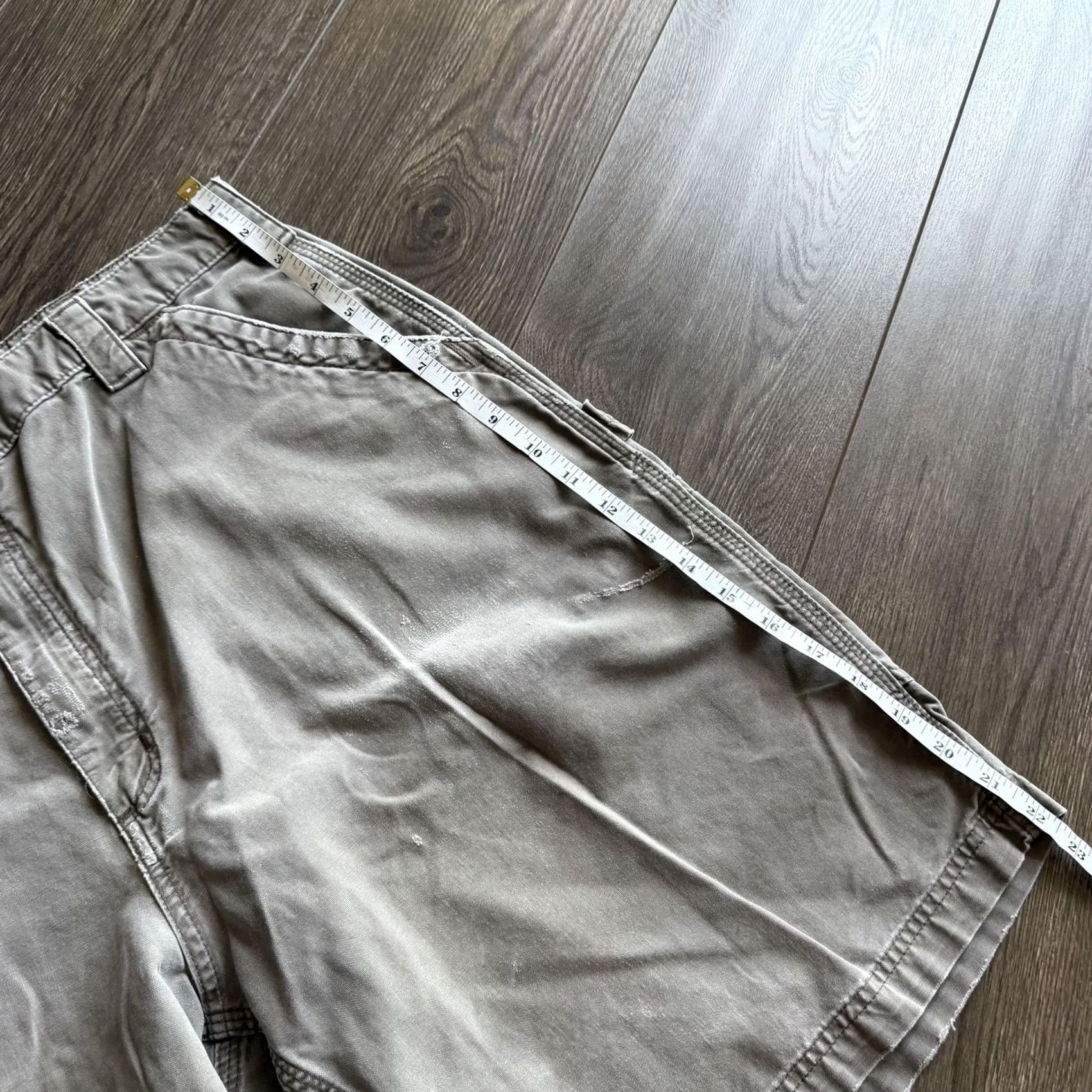 Carhartt VINTAGE Carhartt Cargo Shorts 40 Brown Canvas Distressed Workwear Utility Mens Baggy Relaxed Wallet Pockets 11in Inseam Casual Summer Canvas Brit Size US 40 / EU 56 - 7 Thumbnail