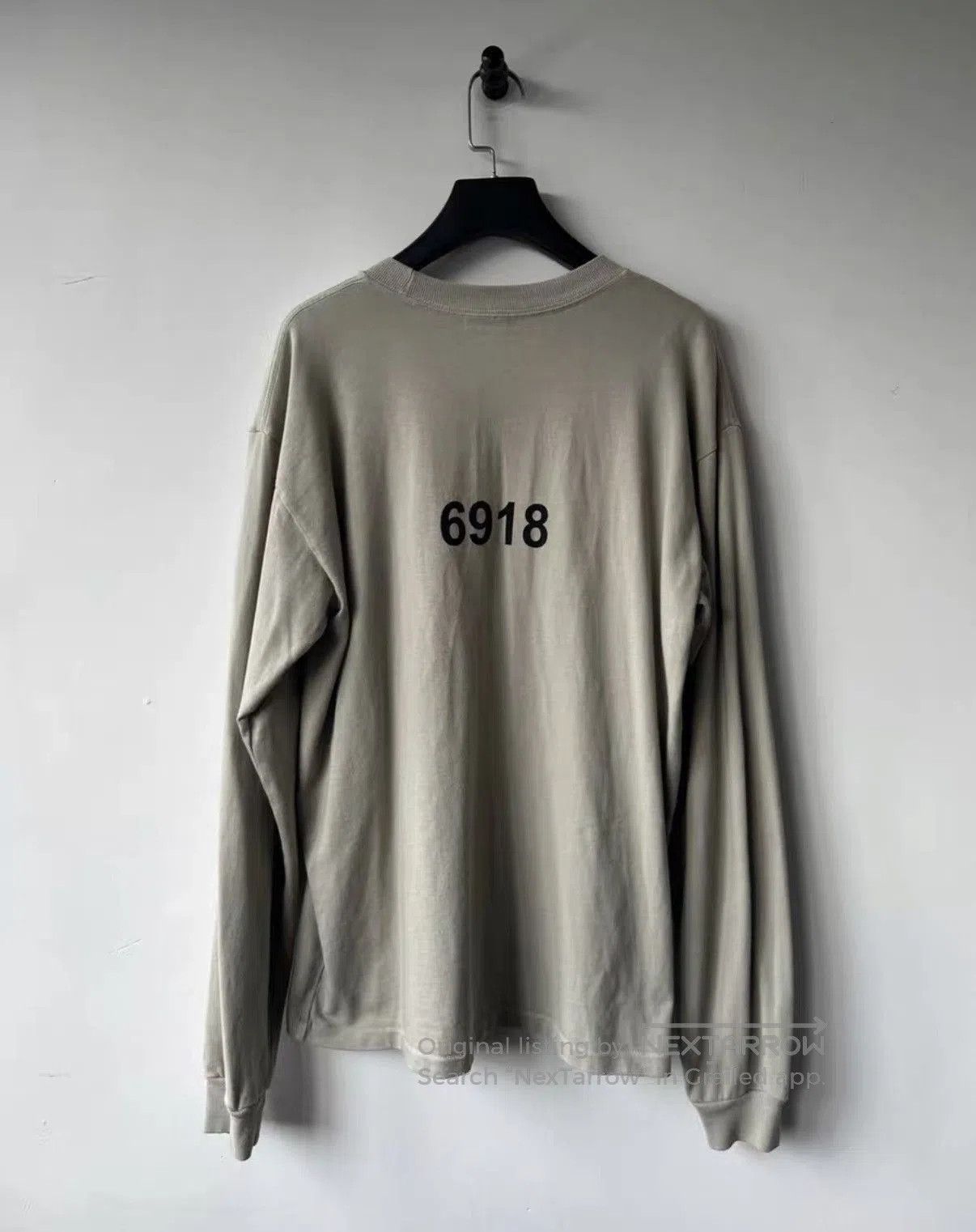 Yeezy Gray Graphic Long Sleeve Shirt Size M. Size US M / EU 48-50 / 2 - 3 Thumbnail