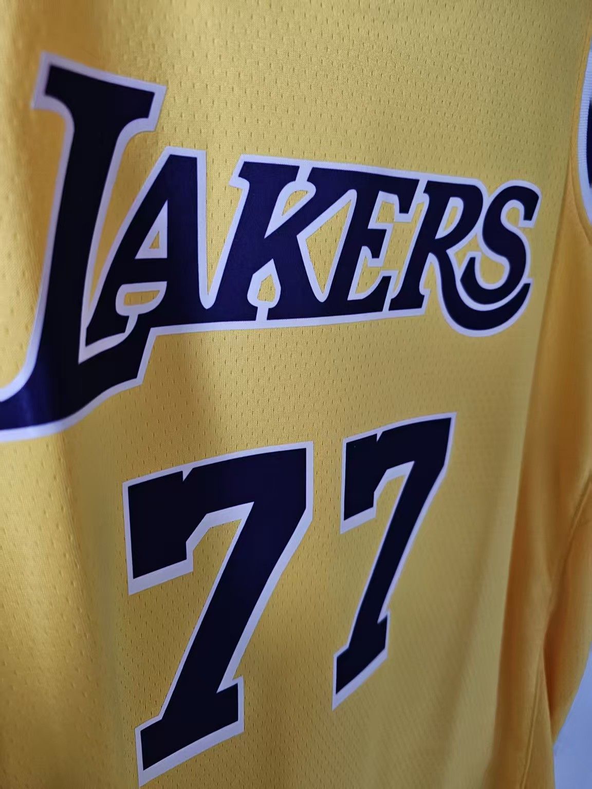 NBA 25 Los Angeles Lakers #77 Dončić Jersey XL Size US XL / EU 56 / 4 - 3 Thumbnail