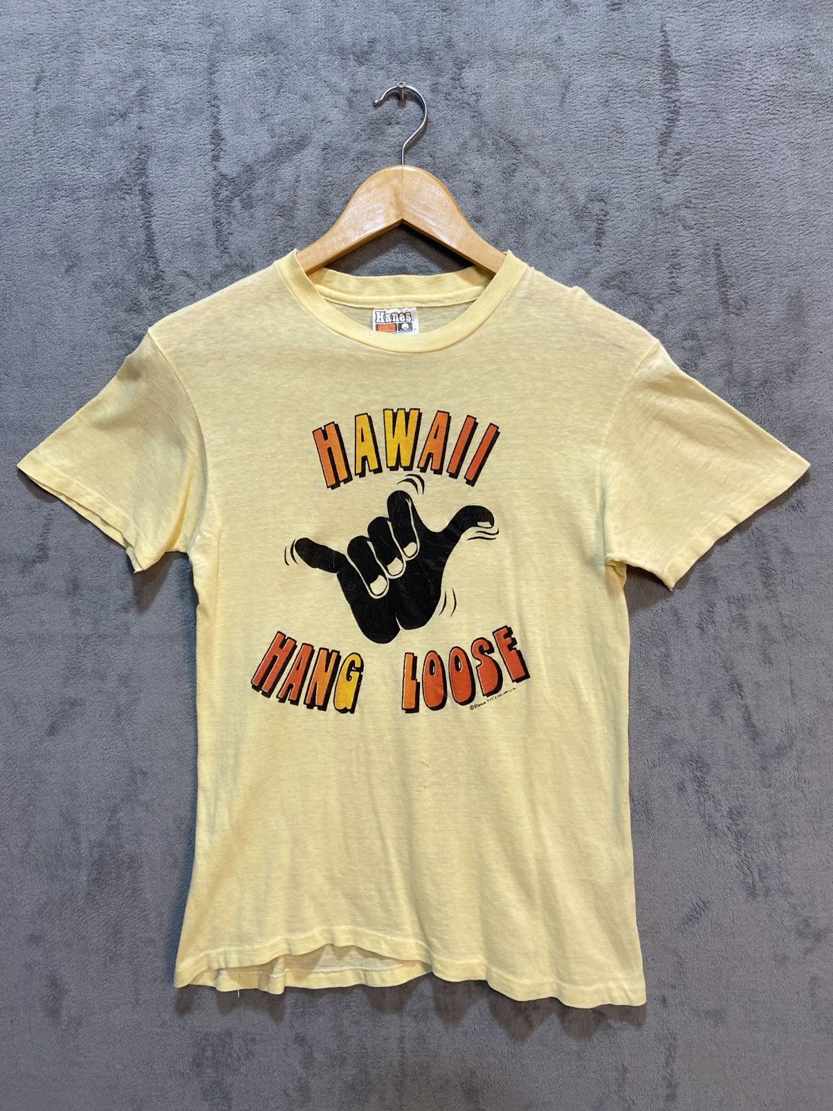 Vintage Vintage 80s Hawaii Hang Loose t shirt Size US S / EU 44-46 / 1 - 1 Thumbnail