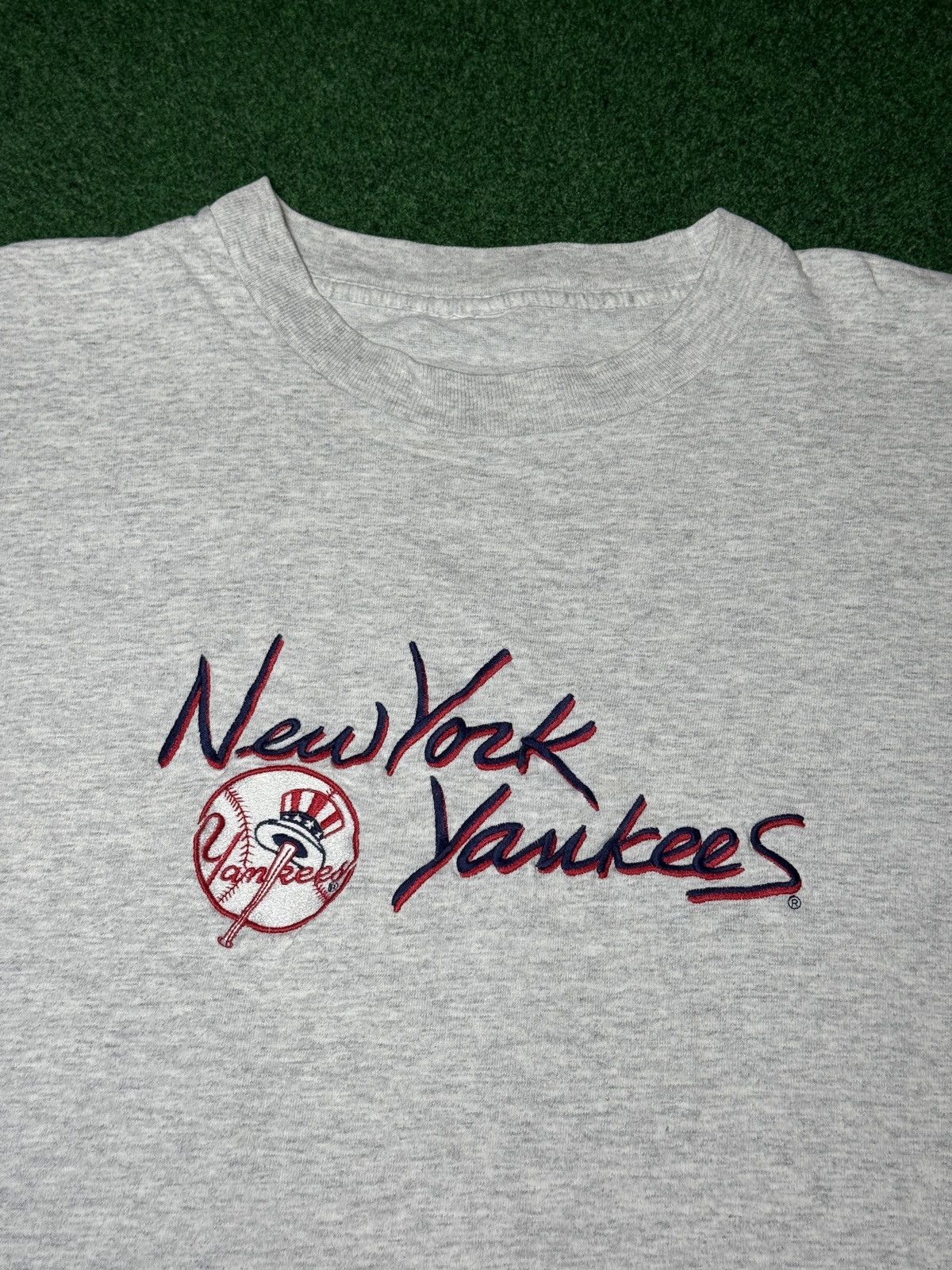 Vintage Vintage New York Yankees Embroidered XL Retro 90s T Shirt Size US XL / EU 56 / 4 - 2 Thumbnail