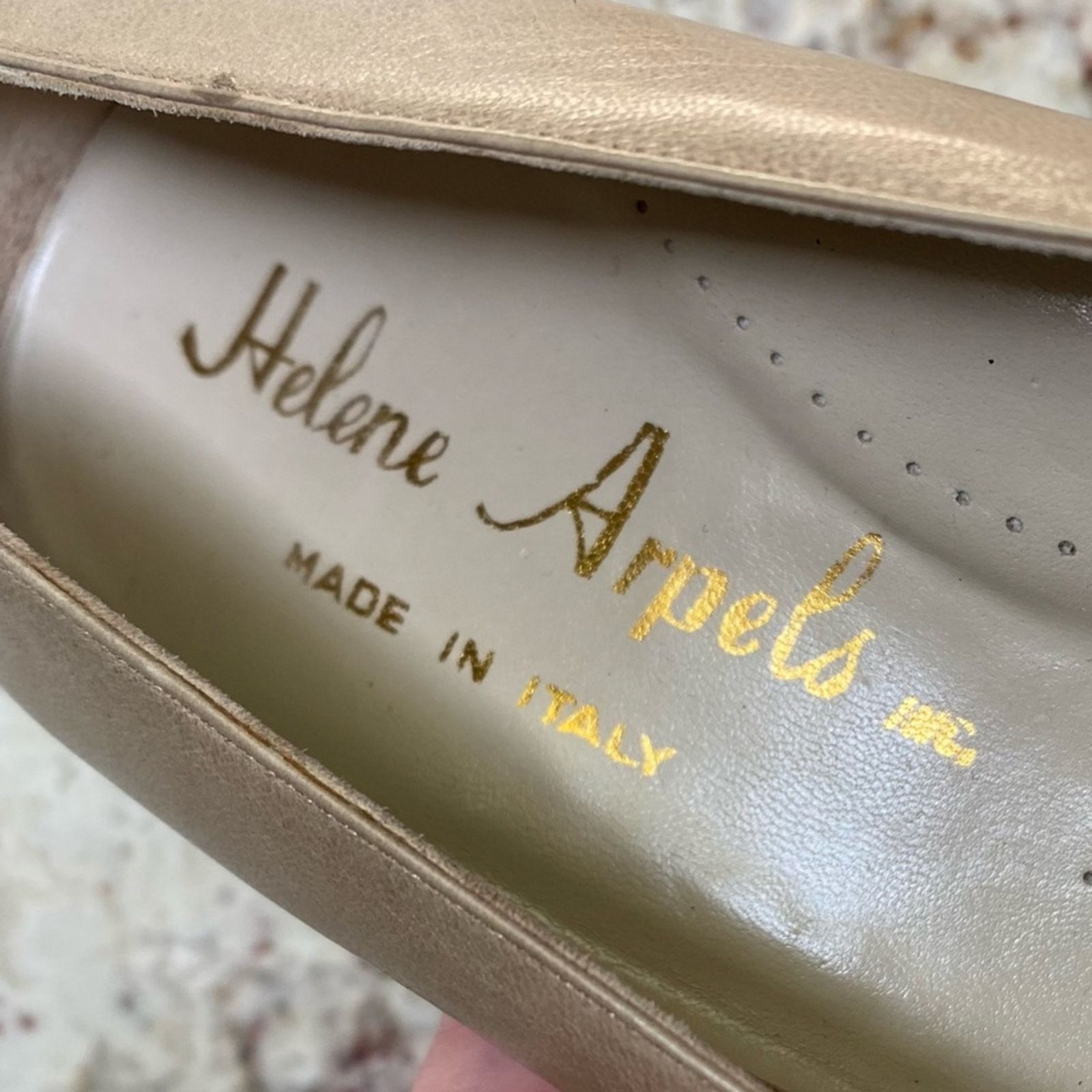 Van Cleef & Arpels Helene Arpels Ivory Leather Spectator Pumps Italy 9.5 AA Size US 9.5 / IT 39.5 - 5 Thumbnail