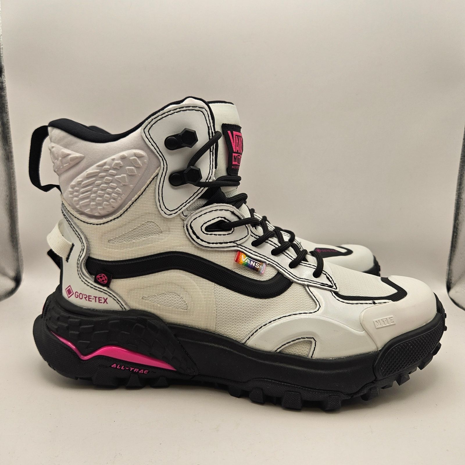 Vans VANS WOMEN'S 8.5 CRESTLINE GORE-TEX MTE BOOTS WHITE PINK Size US 8.5 / IT 38.5 - 4 Thumbnail
