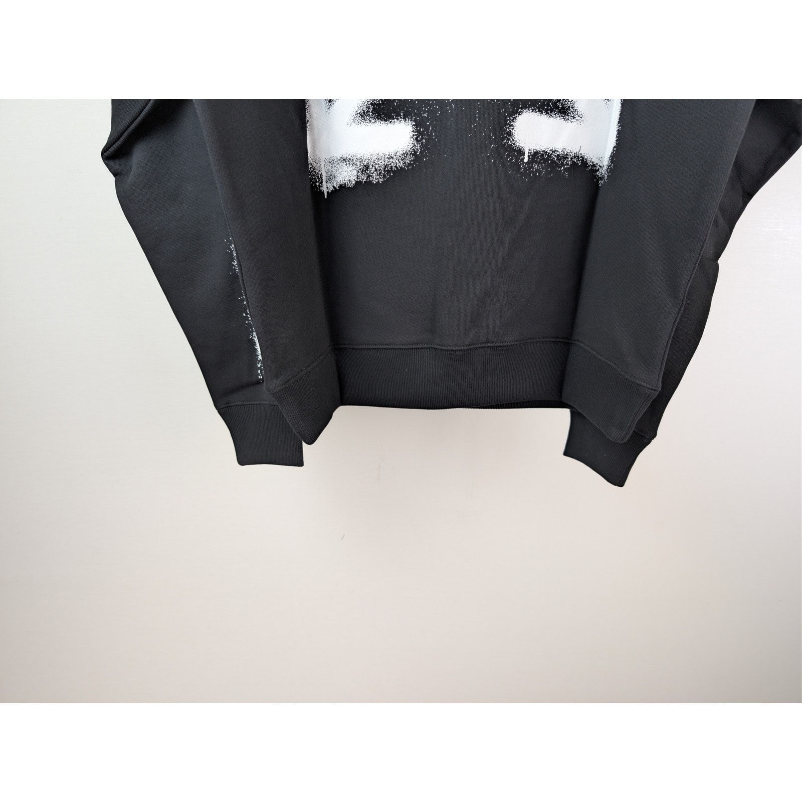 Off-White o1rshd1 Spray Can Arrow Skate Crewneck Sweater in Black Size US XL / EU 56 / 4 - 11 Thumbnail