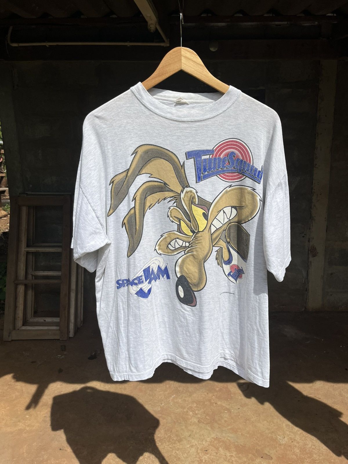 Vintage Thrashed Wile E Looney Tunes 90s’ boxyfit Size US XL / EU 56 / 4 - 1 Thumbnail