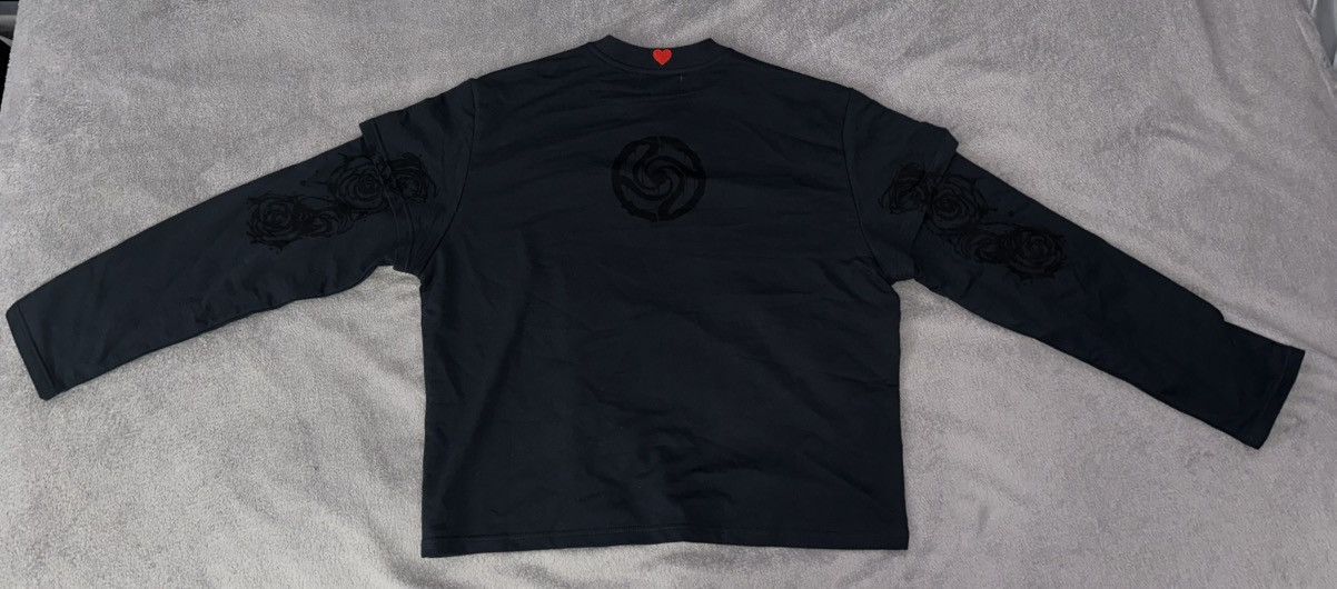 Vintage Navy/black long sleeve t shirt with rose pattern Size US M / EU 48-50 / 2 - 3 Thumbnail