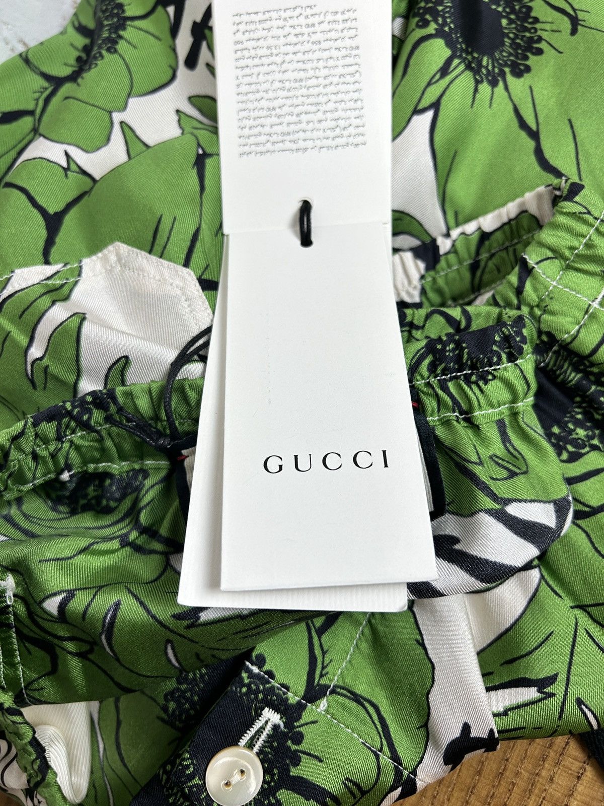 Gucci BNWT Gucci Poppy Flower Hawaii Print Silk Shorts Size 46 Size US 30 / EU 46 - 15 Thumbnail