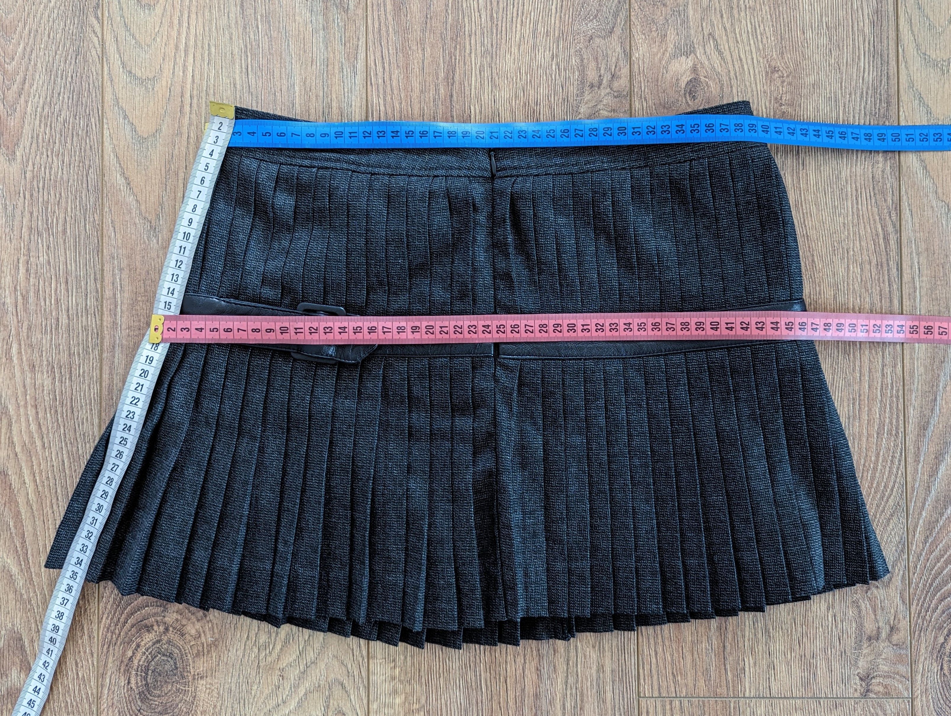 Dolce & Gabbana Dolce & Gabbana Mini Skirt Leather Applic 38 M Made In Italy Size 26" / US 2 / IT 38 - 21 Thumbnail