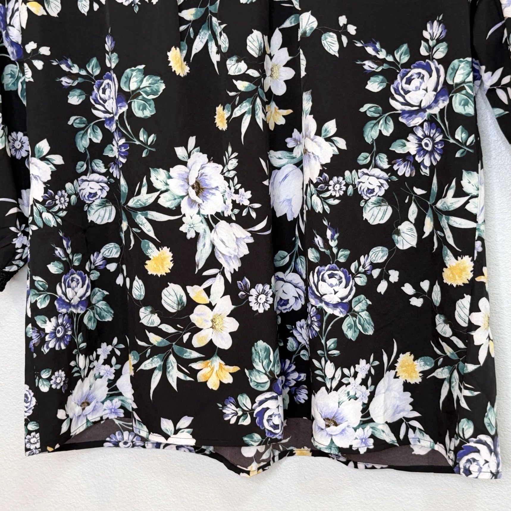 Vintage Suzanne Betro Top Blouse Womens Size 1X Black Floral Print 3/4 Puff Sleeve Round Neck Tie Closure Bohemian Lightweight Peach Hole Back Loose Fit Size XL / US 12-14 / IT 48-50 - 4 Thumbnail