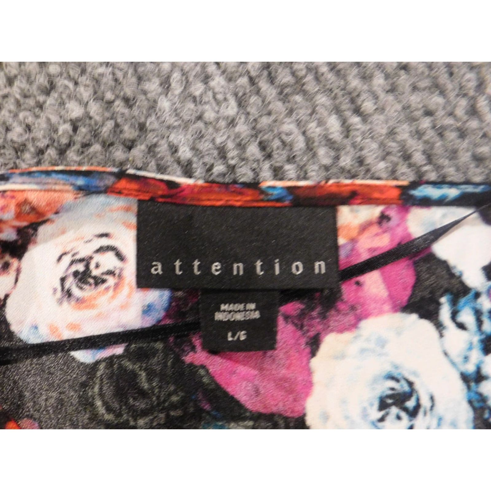 Vintage Attention Blouse Womens L Red Floral Pullover Shirt Classic Crew Neck Long Sleeve Polyester Casual Button Size L / US 10 / IT 46 - 4 Thumbnail