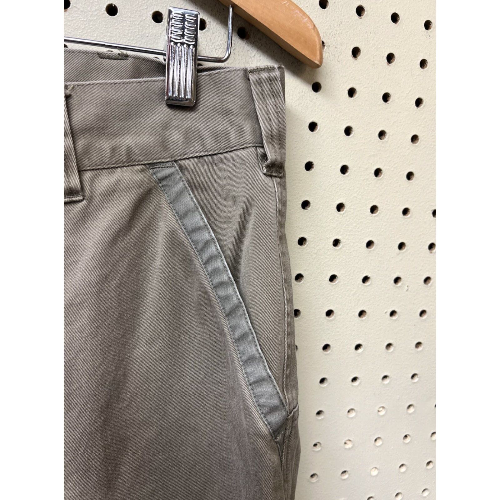 Orvis VINTAGE Orvis Chino Pants Mens 32x32 Brown Green Trim Casual Mens Size 32 Regular Straight Inseam 30 Leather Front Flat Front Size US 32 / EU 48 - 4 Thumbnail