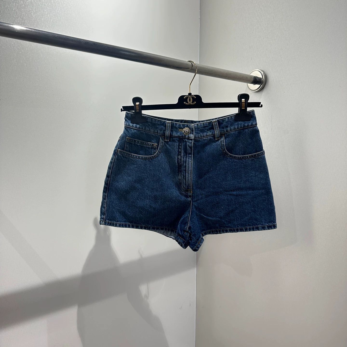 Chanel Chanel Jeweled Button Blue Denim Shorts 34 Size 25" / US 0 / IT 36 - 1 Thumbnail
