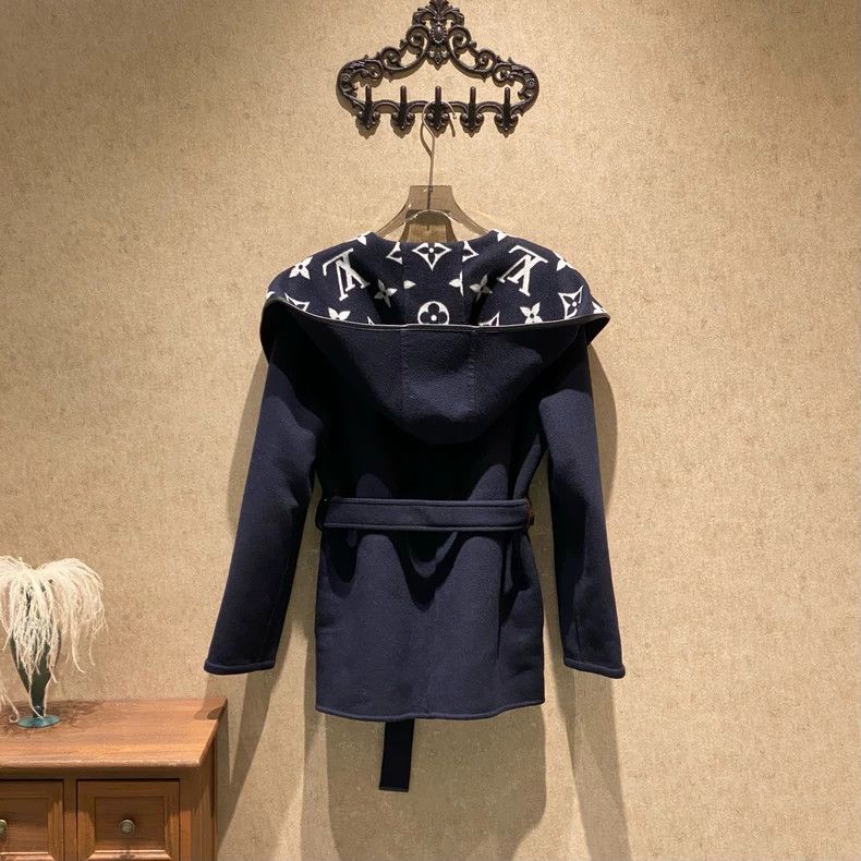 Louis Vuitton Louis Vuitton Blue big old flower full print bathrobe coat Size S / US 4 / IT 40 - 2 Thumbnail