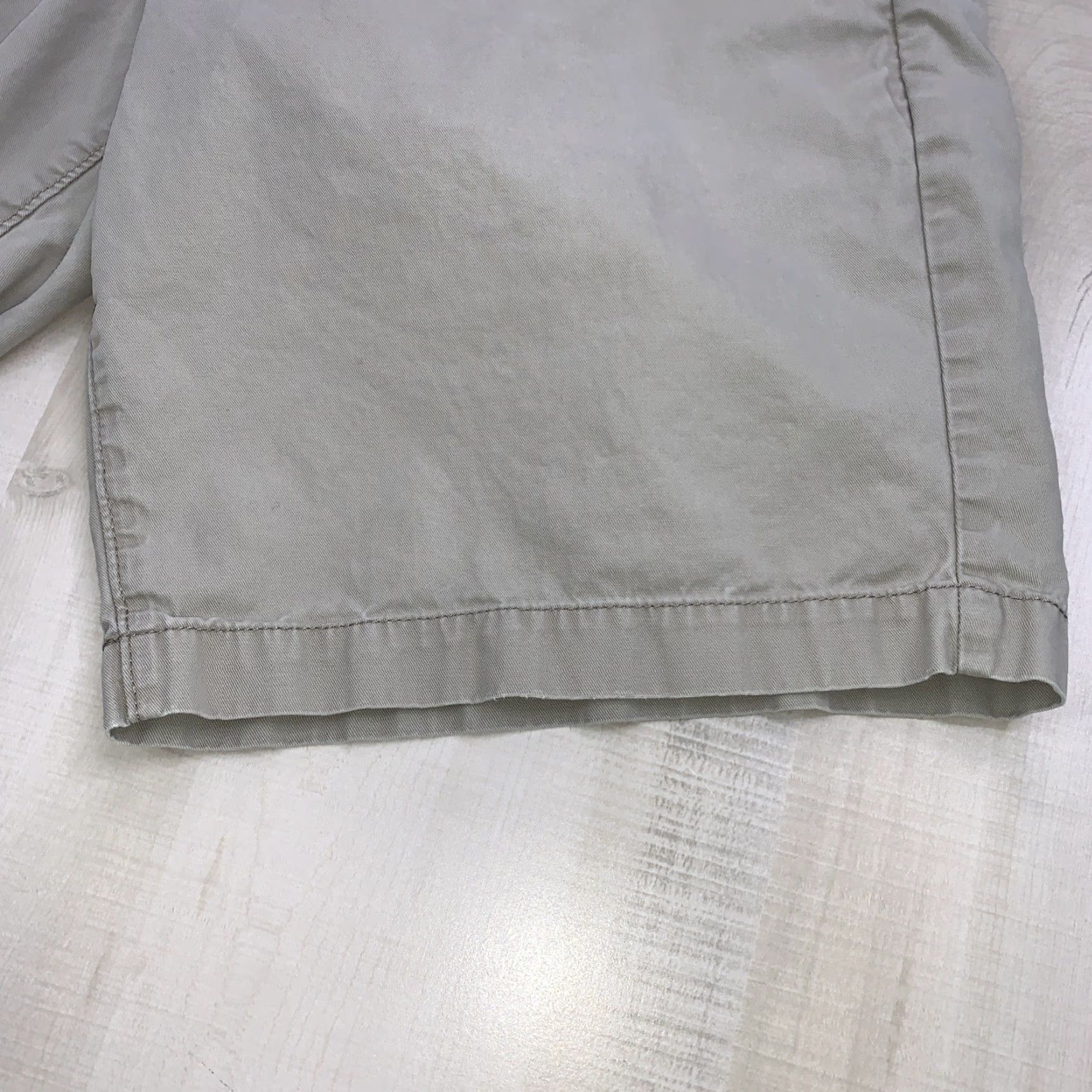 Gap Gap Classic Khaki Shorts 100% Cotton Above The Knee Mens 31 Shorts-13031 Size US 31 - 4 Thumbnail