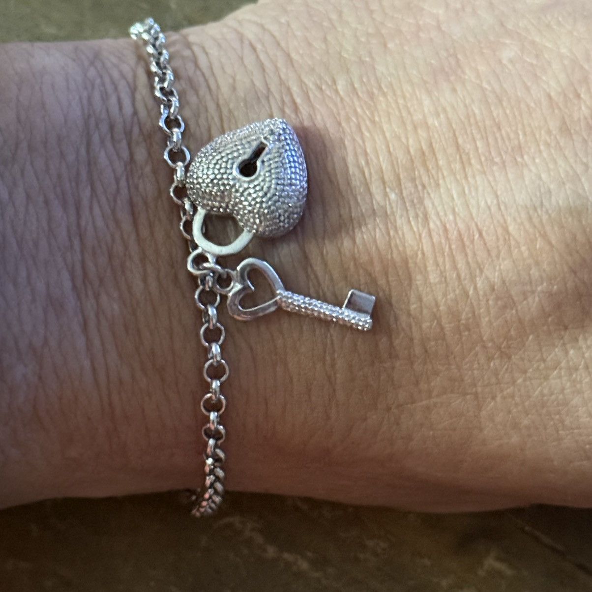Other Silver tone padlock heart and key charm bracelet Size ONE SIZE - 2 Thumbnail