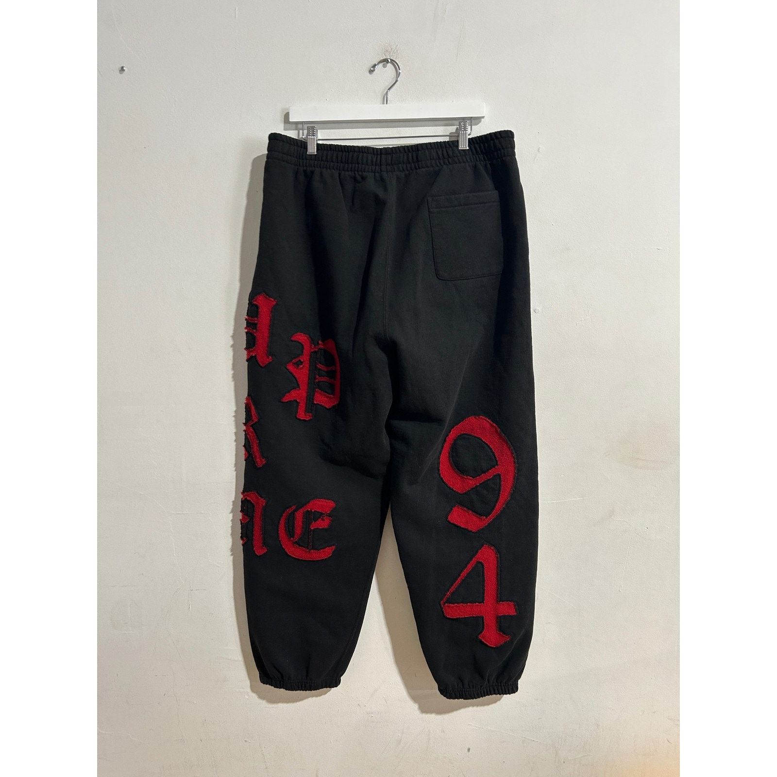 Supreme SUPREME CUT OUT SWEATPANT 'BLACK' SS26 SIZE XL PREOWNED Size US 36 / EU 52 - 2 Thumbnail