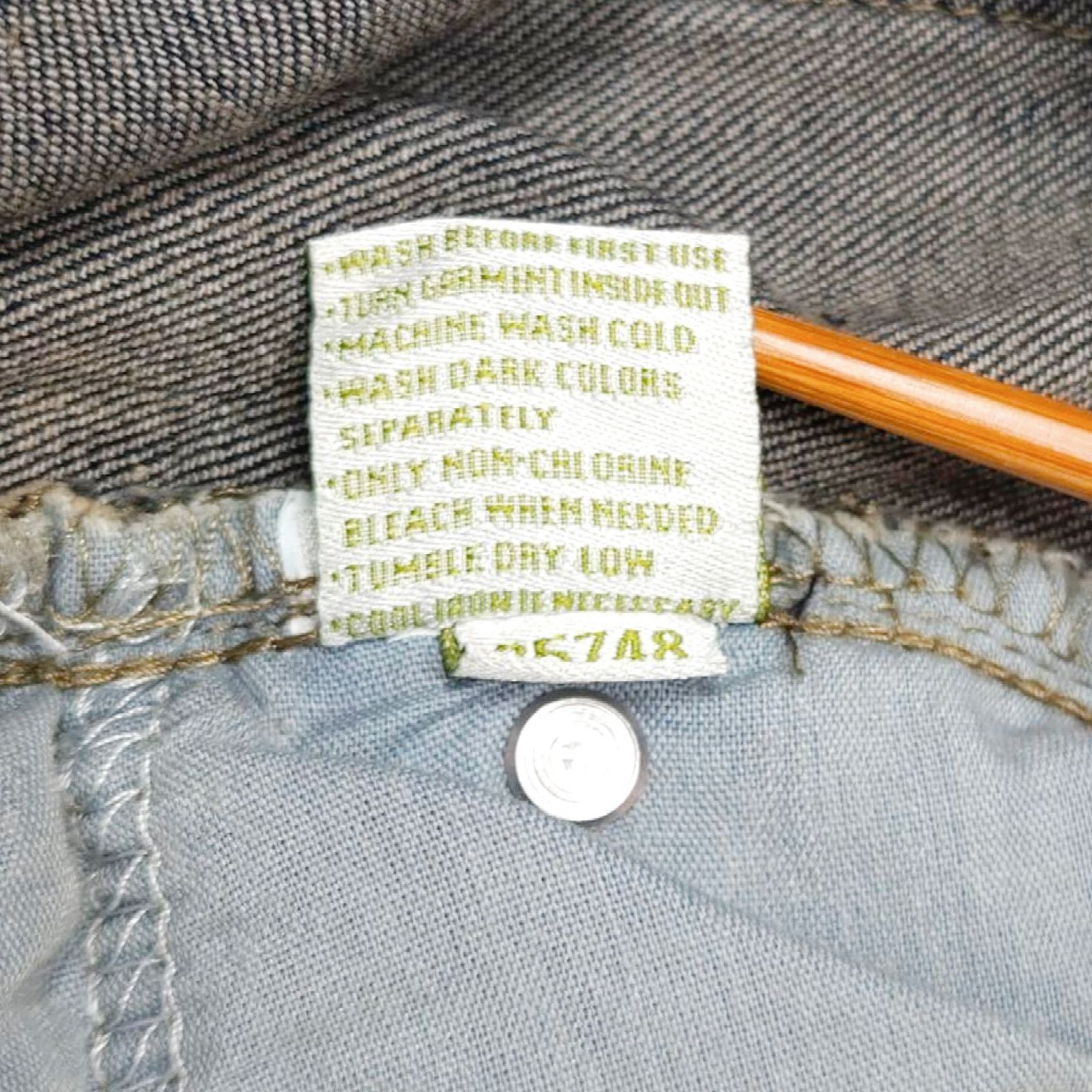 Other EUC Garnet Hill Bermuda Mid-Rise Jean Shorts Sz. 10 Cuff Size 32" / US 10 / IT 46 - 6 Thumbnail