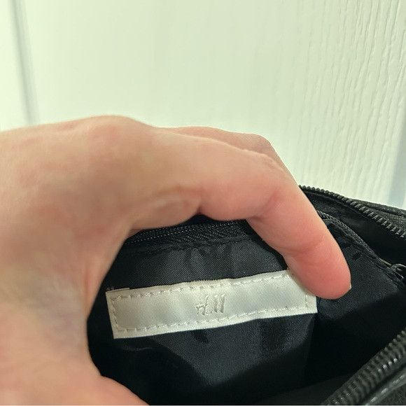 H&M H&M women's Saddle Crossbody Bag pebbled leathered Black Size ONE SIZE - 11 Thumbnail