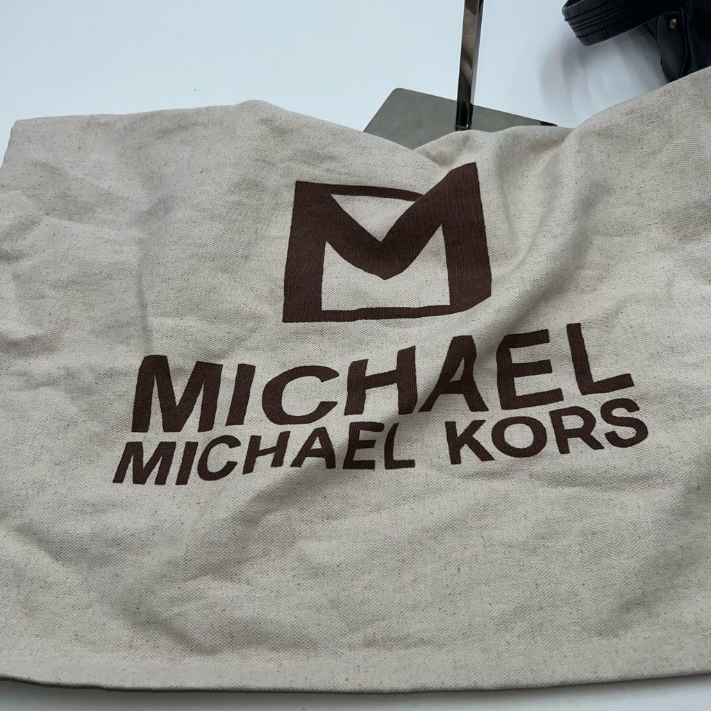 Michael Kors MICHAEL KORS Black Soft Genuine Pebble Leather Handbag with Dust Bag Size ONE SIZE - 15 Thumbnail