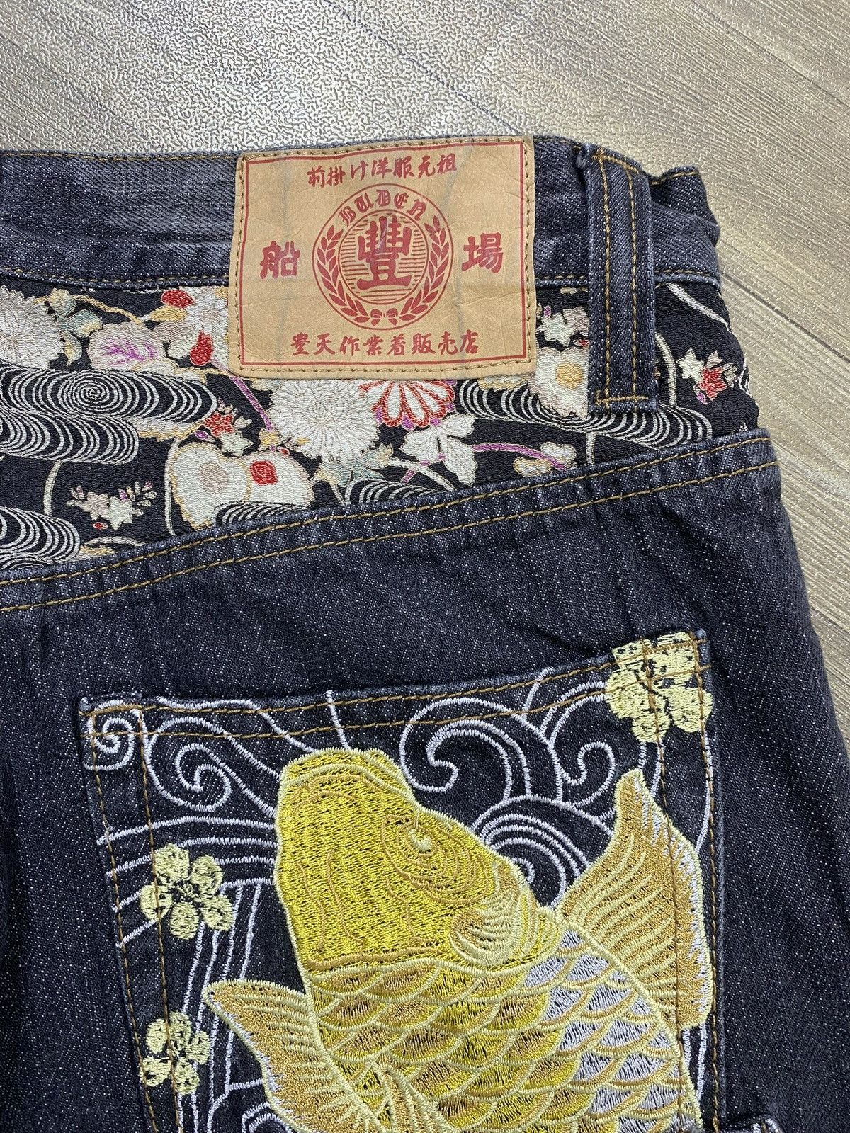 Karakuri Tamashii Vintage Karakuri Tamashii Koi Flowers Embroidery Jeansa Y2K Size US 30 / EU 46 - 10 Thumbnail