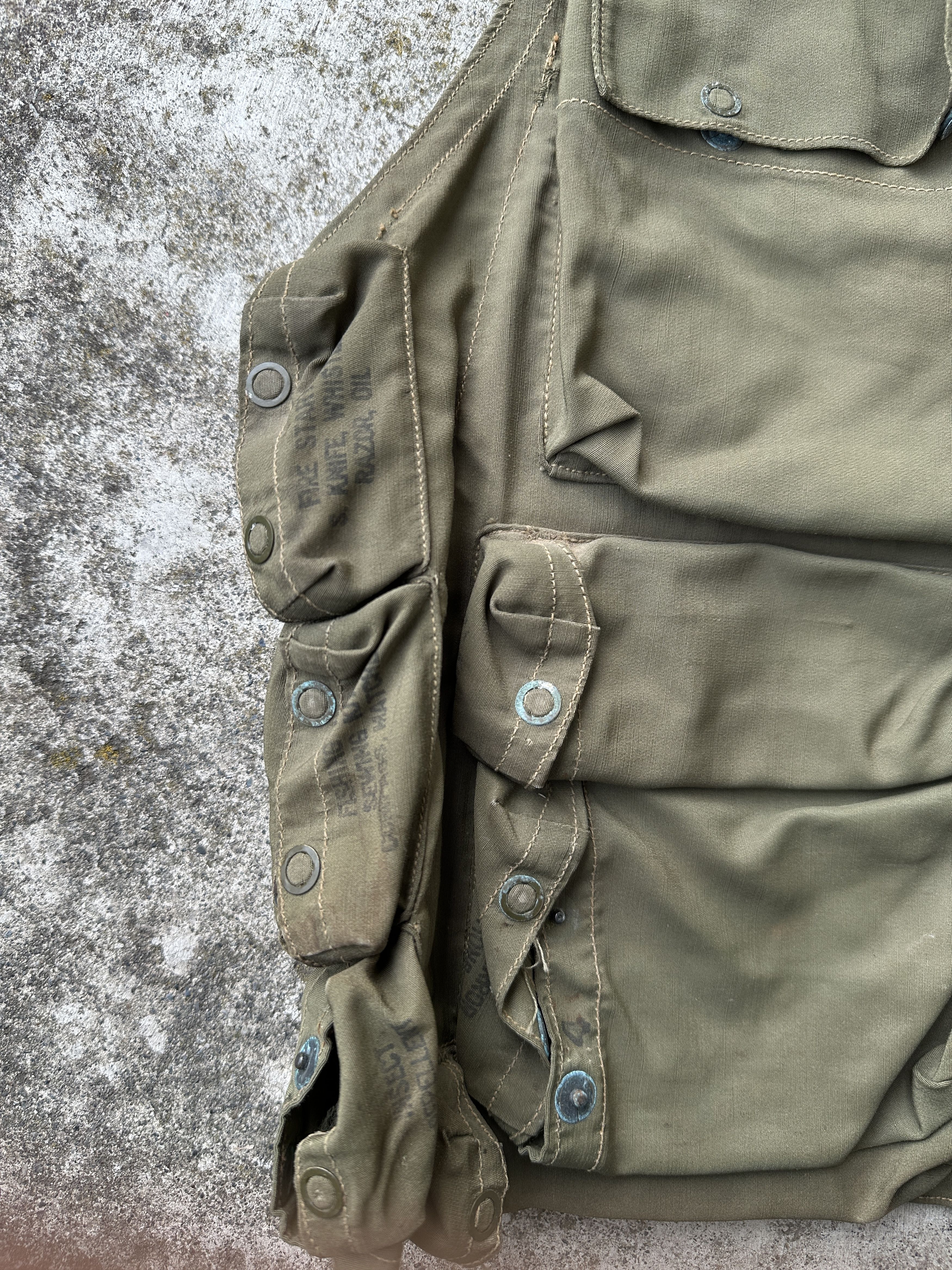 Vintage USAF Tactical C-1 Survival War trashed military army vest Size US M / EU 48-50 / 2 - 9 Thumbnail
