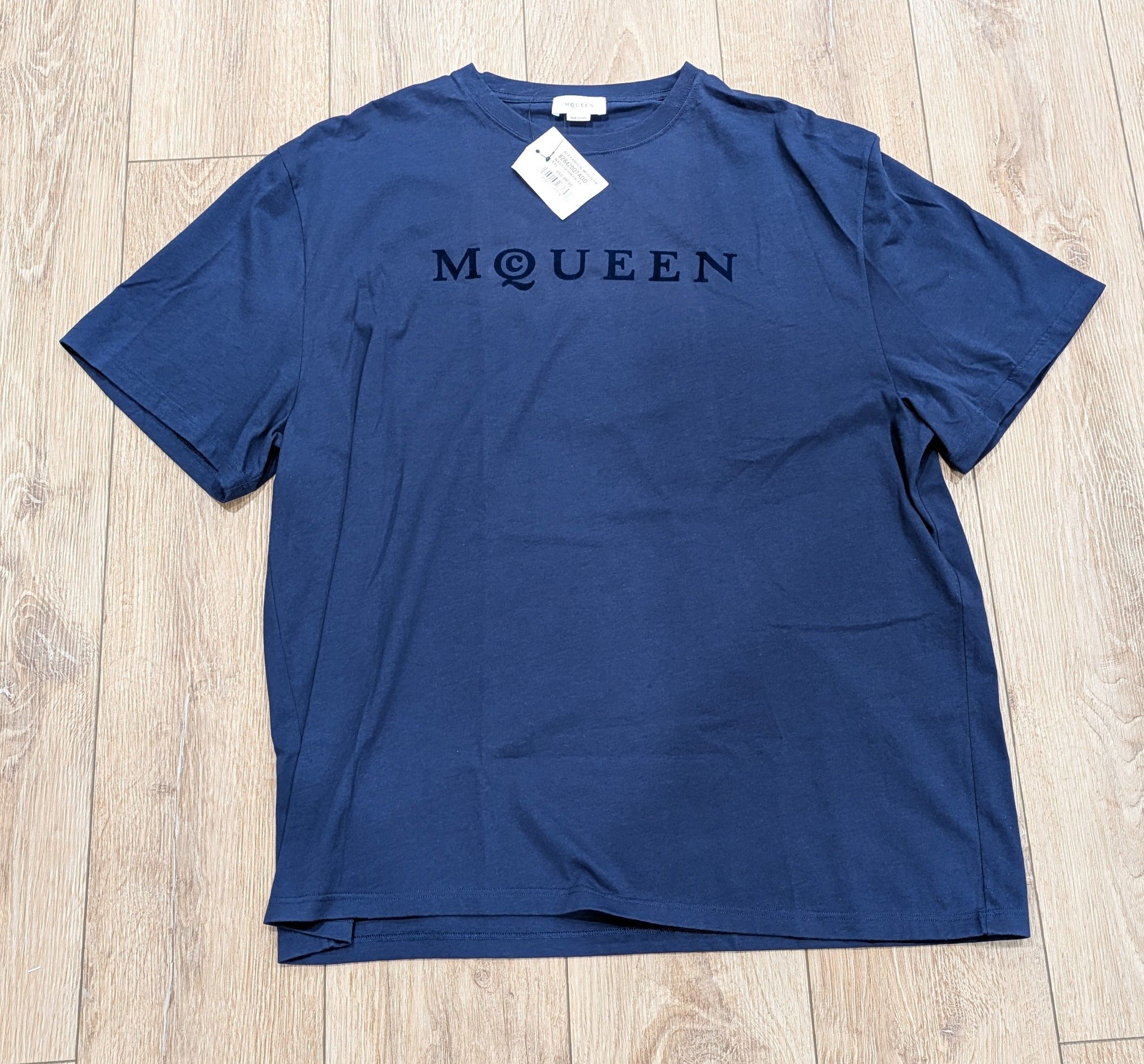 Alexander McQueen Alexander McQueen Flocked Logo T-Shirt Dark Blue 2XL Size US XXL / EU 58 / 5 - 1 Thumbnail