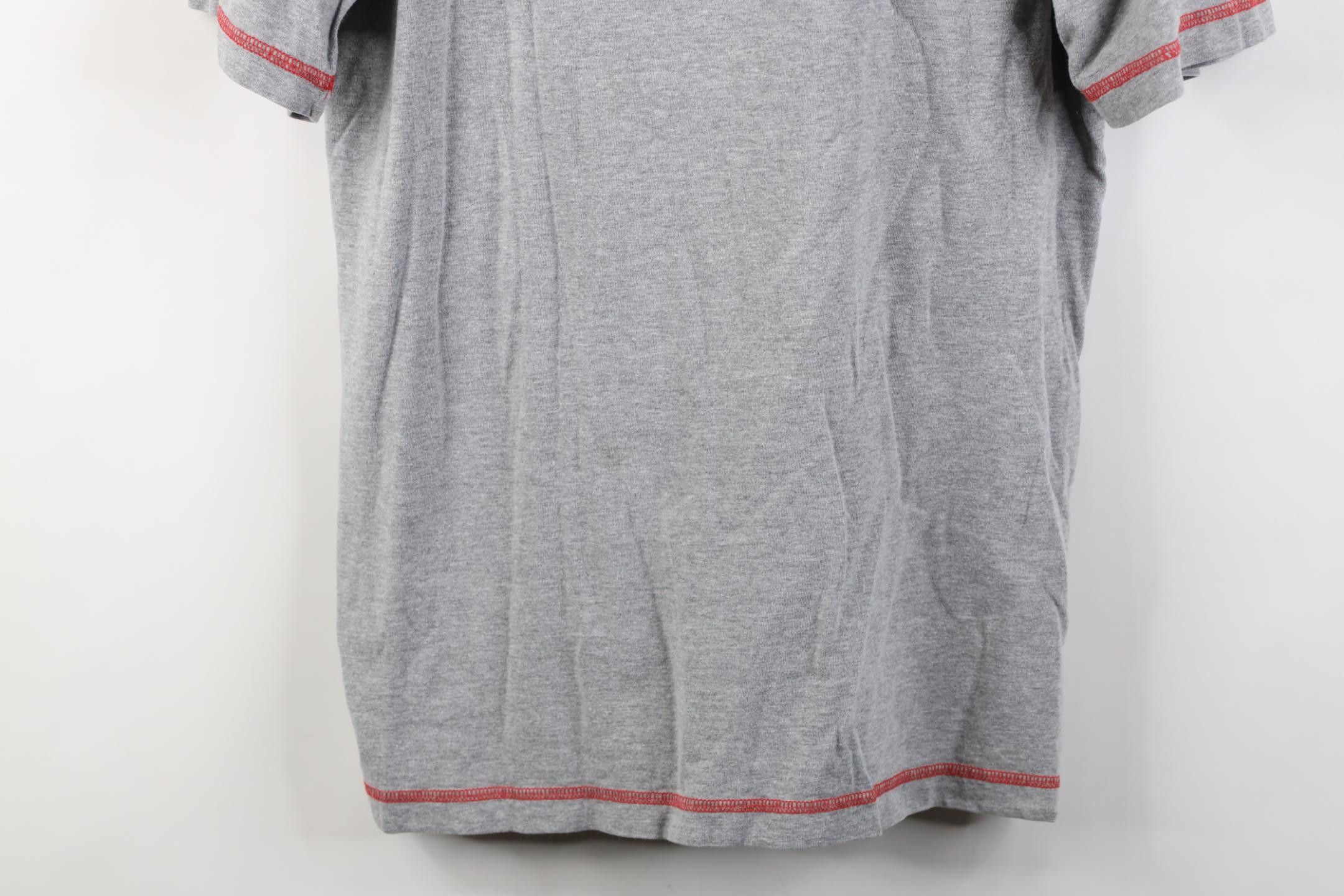Vintage Vintage 90s Red Wings Hockey Short Sleeve V-Neck T-Shirt Size US M / EU 48-50 / 2 - 3 Thumbnail