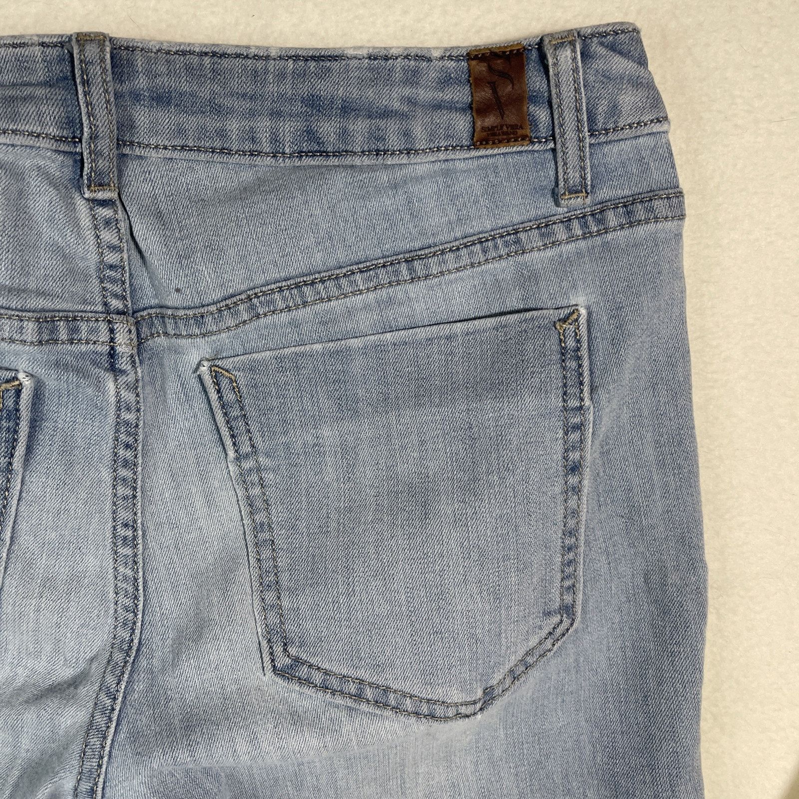 Vera Wang Vera Wang Mid Rise Capri Jeans Women 6 Blue Appliqué Capri Size 28" / US 6 / IT 42 - 5 Thumbnail