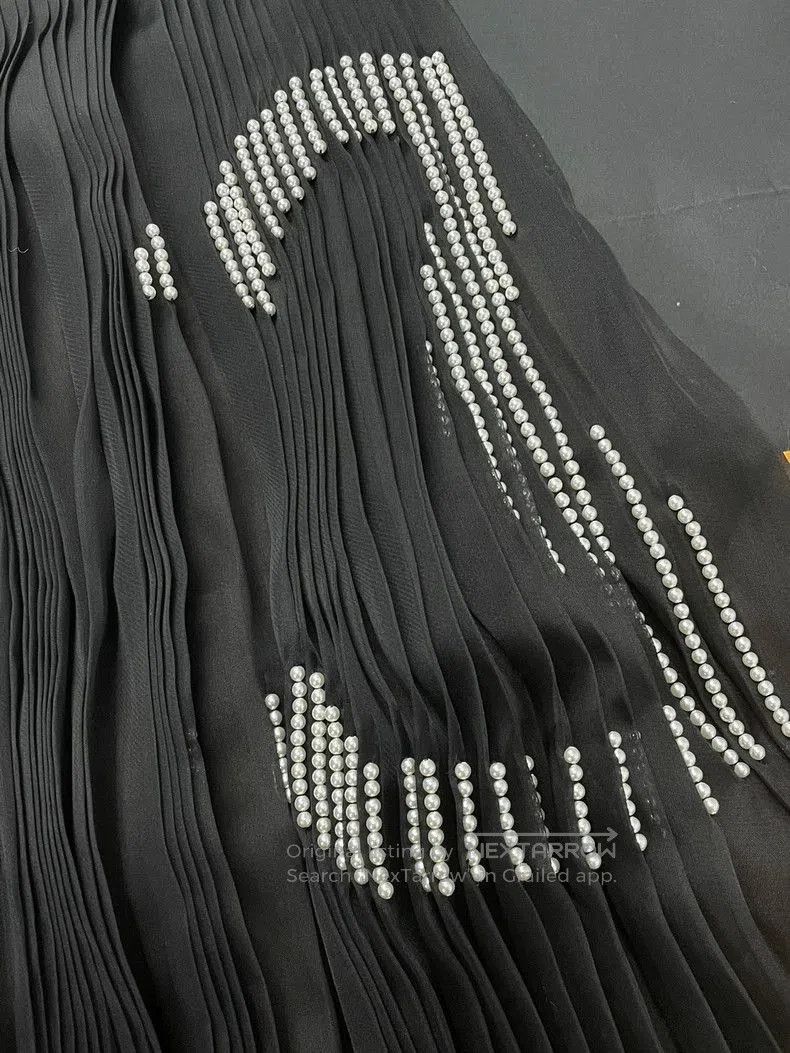 Chanel Chanel Black Pearl CC Pleated Skirt. Size US 36 / EU 52 - 2 Thumbnail