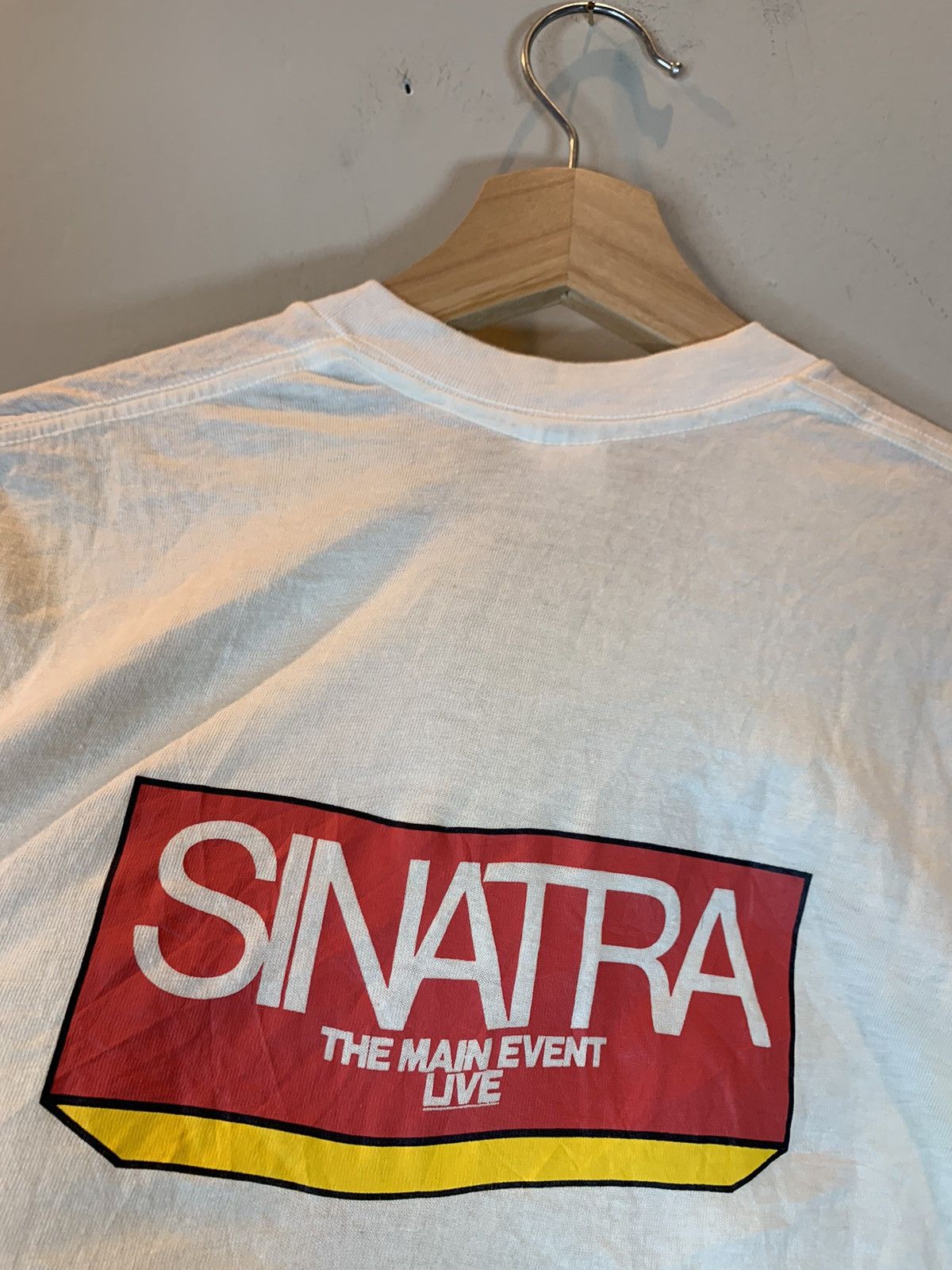 Band Tees RARE* Vintage 1974 Frank Sinatra Main Event Live Art T-Shirt Size US S / EU 44-46 / 1 - 4 Thumbnail