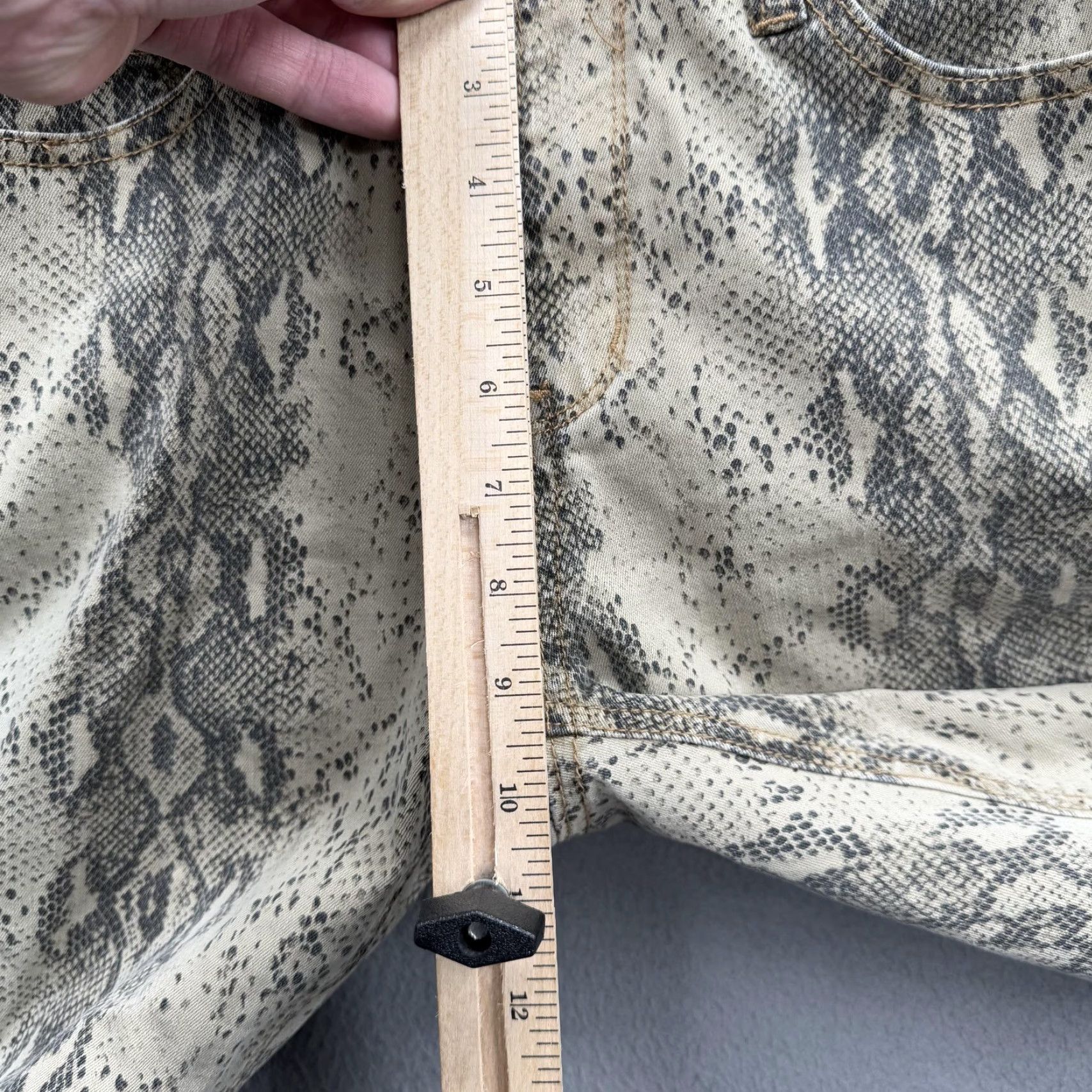 Vintage Judy Blue Jeans Womens Skinny 9/29 Beige Gray Snake Print Stretch JB84177 Jeans Slim Pockets Zip Fly Belt Loops Denim Black? Size 30" / US 8 / IT 44 - 7 Thumbnail